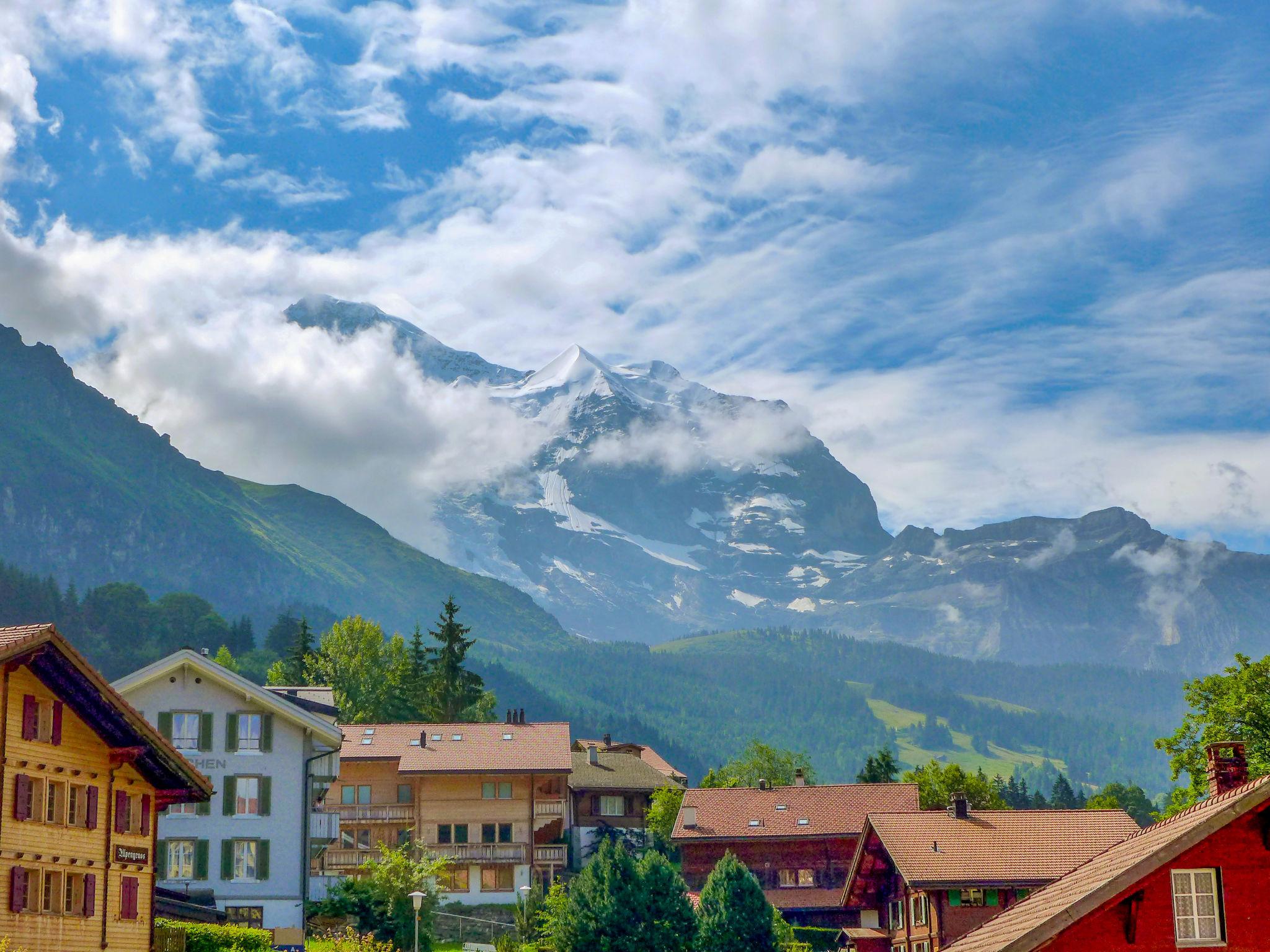 Foto 15 - Appartamento con 2 camere da letto a Lauterbrunnen con vista sulle montagne