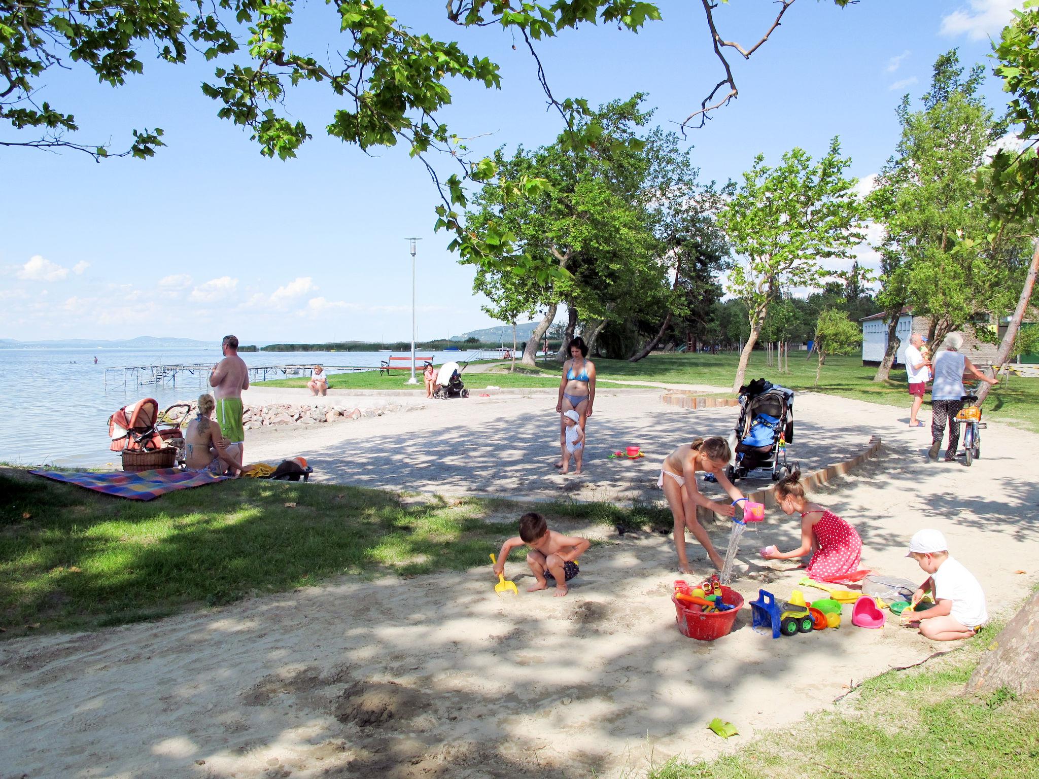 Foto 40 - Casa de 4 quartos em Balatonfenyves com jardim e terraço