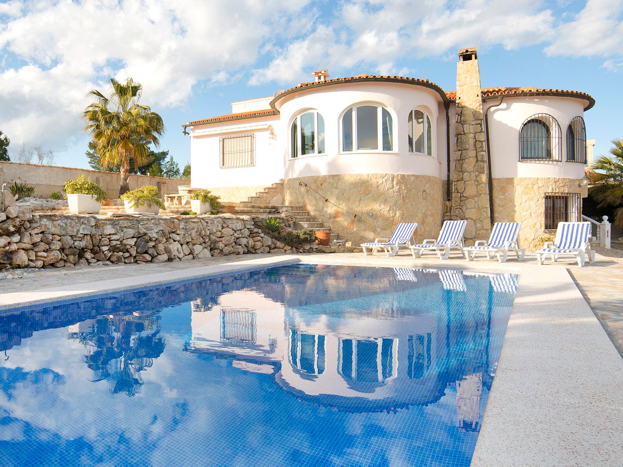 Foto 2 - Casa de 3 quartos em Calp com piscina privada e vistas do mar