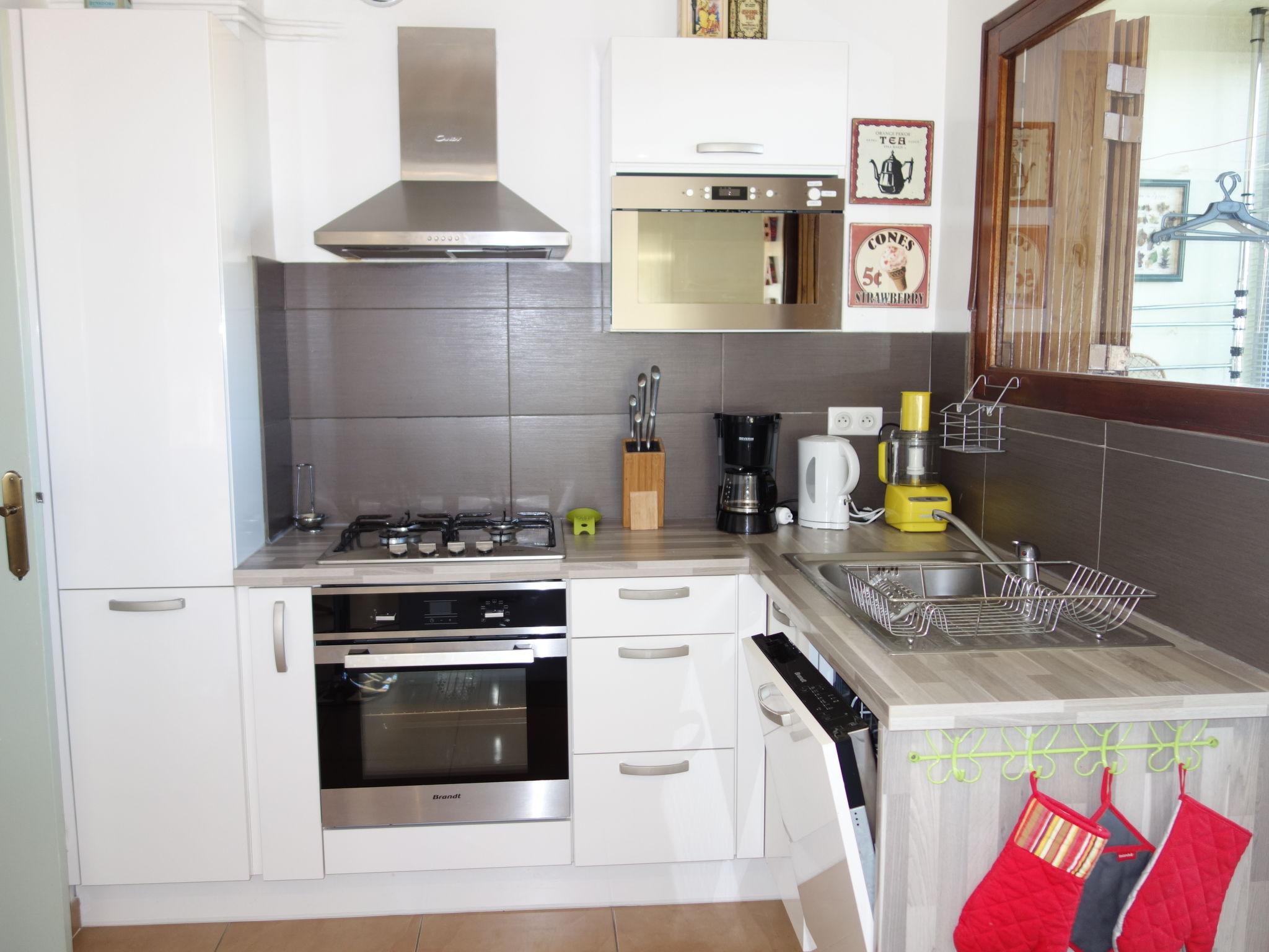 Photo 15 - 2 bedroom Apartment in La Ciotat with terrace and sea view