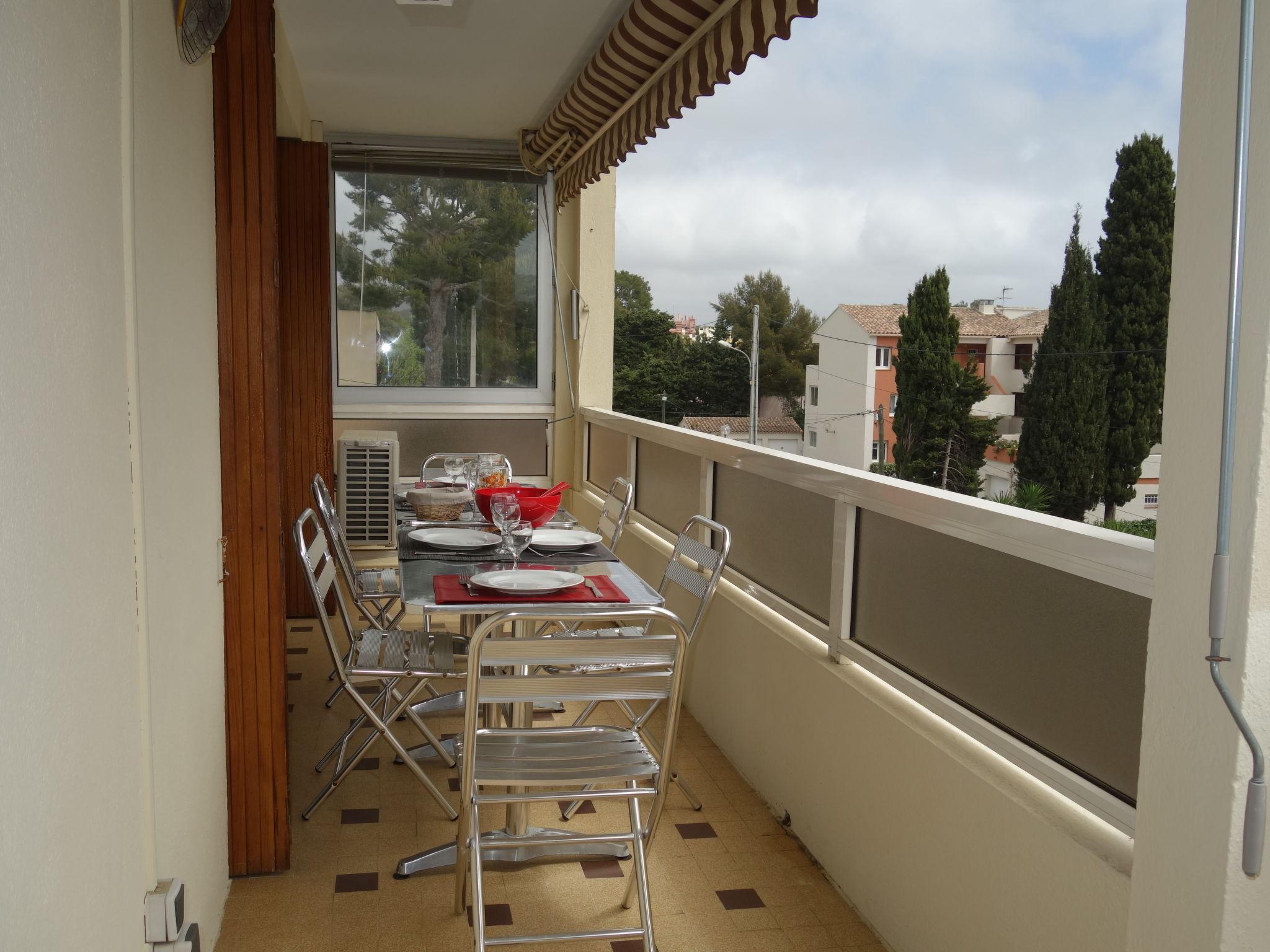 Foto 16 - Apartamento de 2 quartos em La Ciotat com terraço e vistas do mar