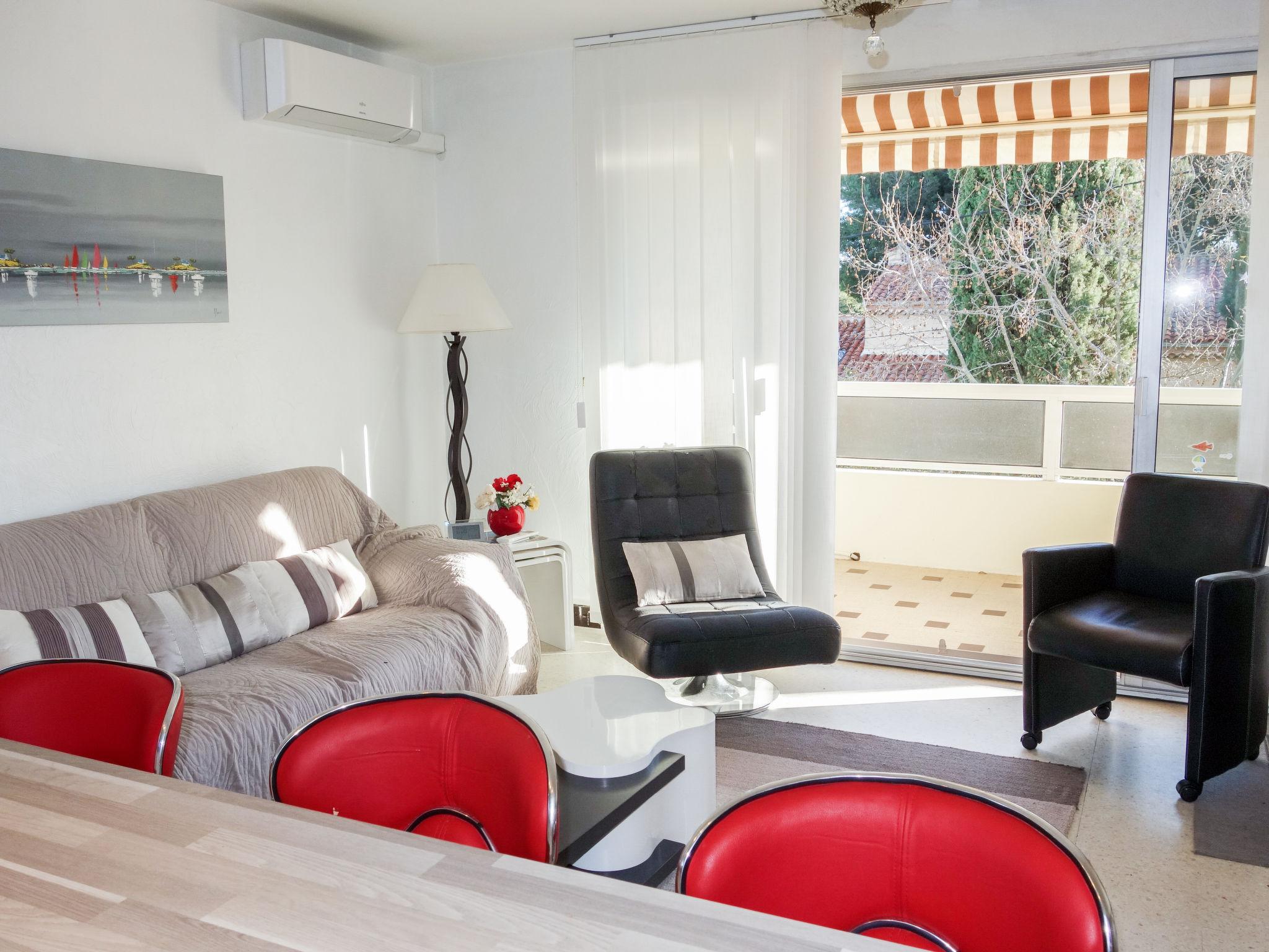 Foto 5 - Apartment mit 2 Schlafzimmern in La Ciotat mit terrasse und blick aufs meer