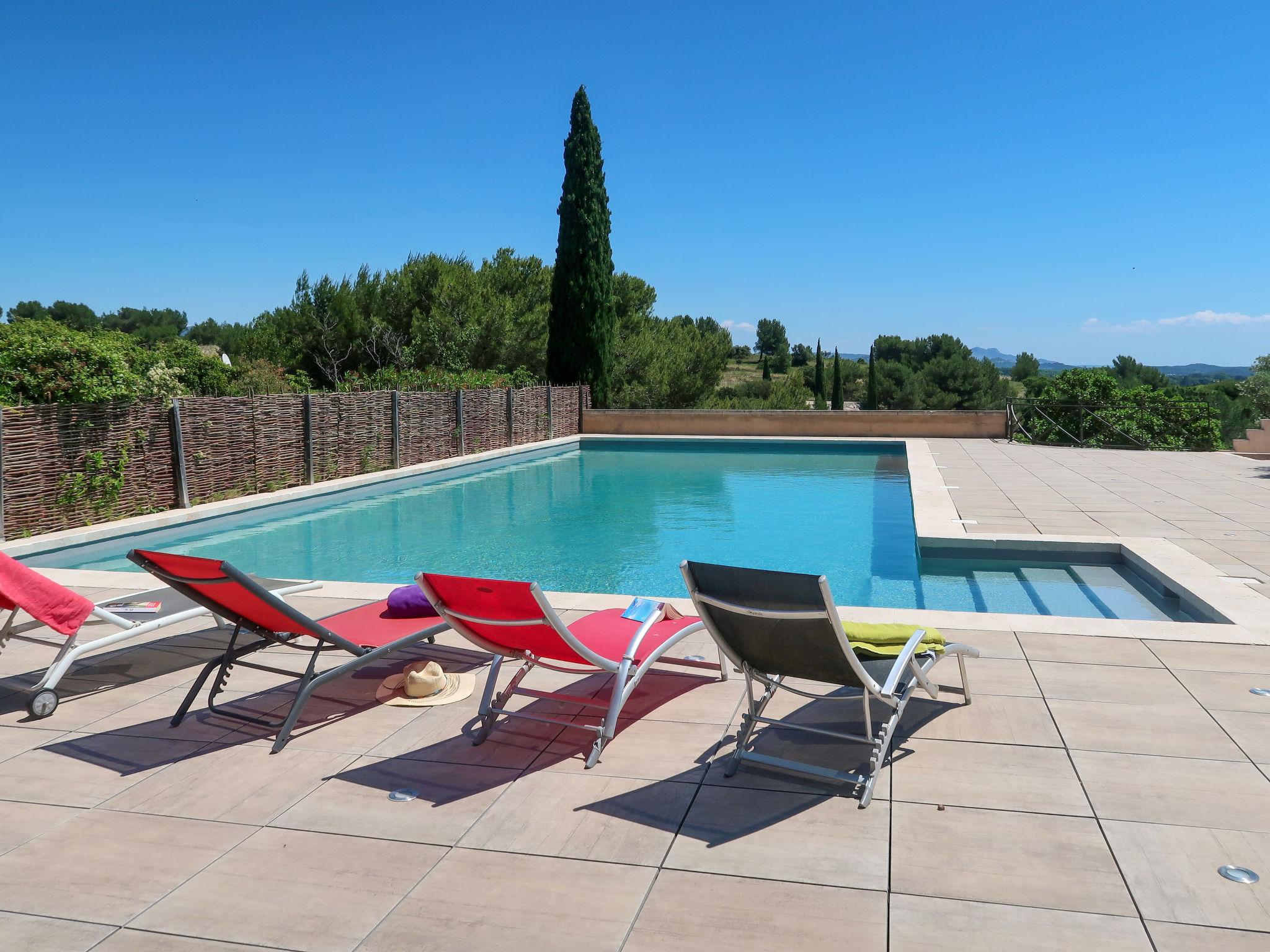 Photo 1 - Maison de 2 chambres à Paradou avec piscine et jardin