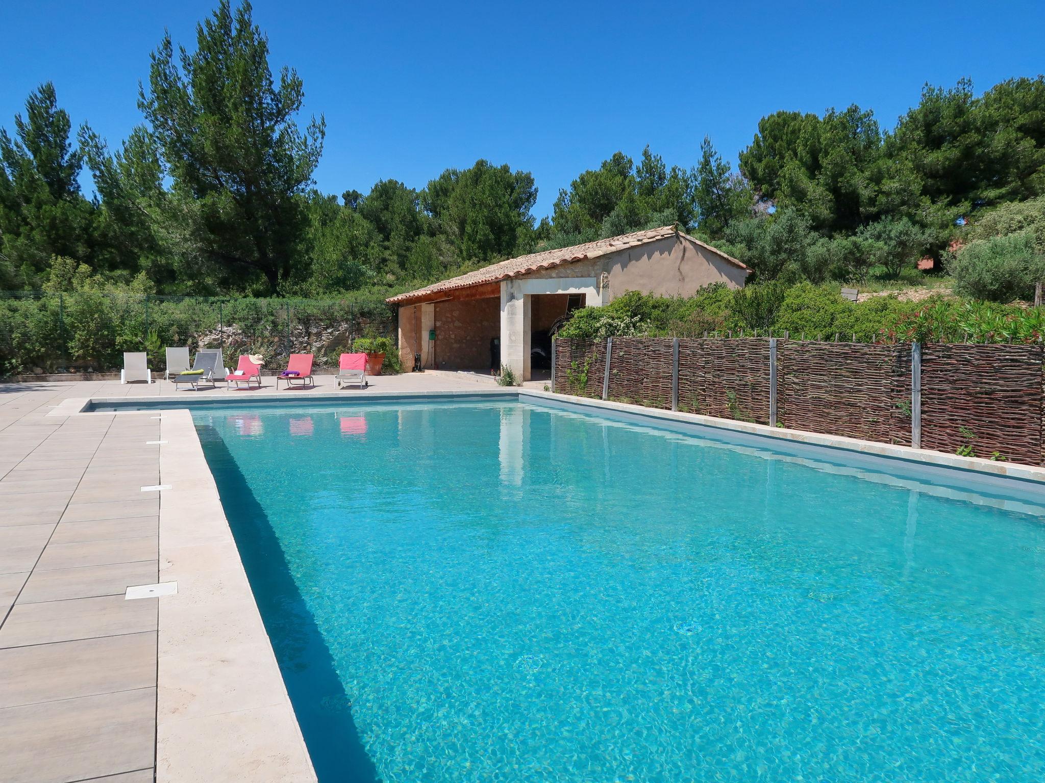Foto 9 - Casa de 2 habitaciones en Paradou con piscina y jardín