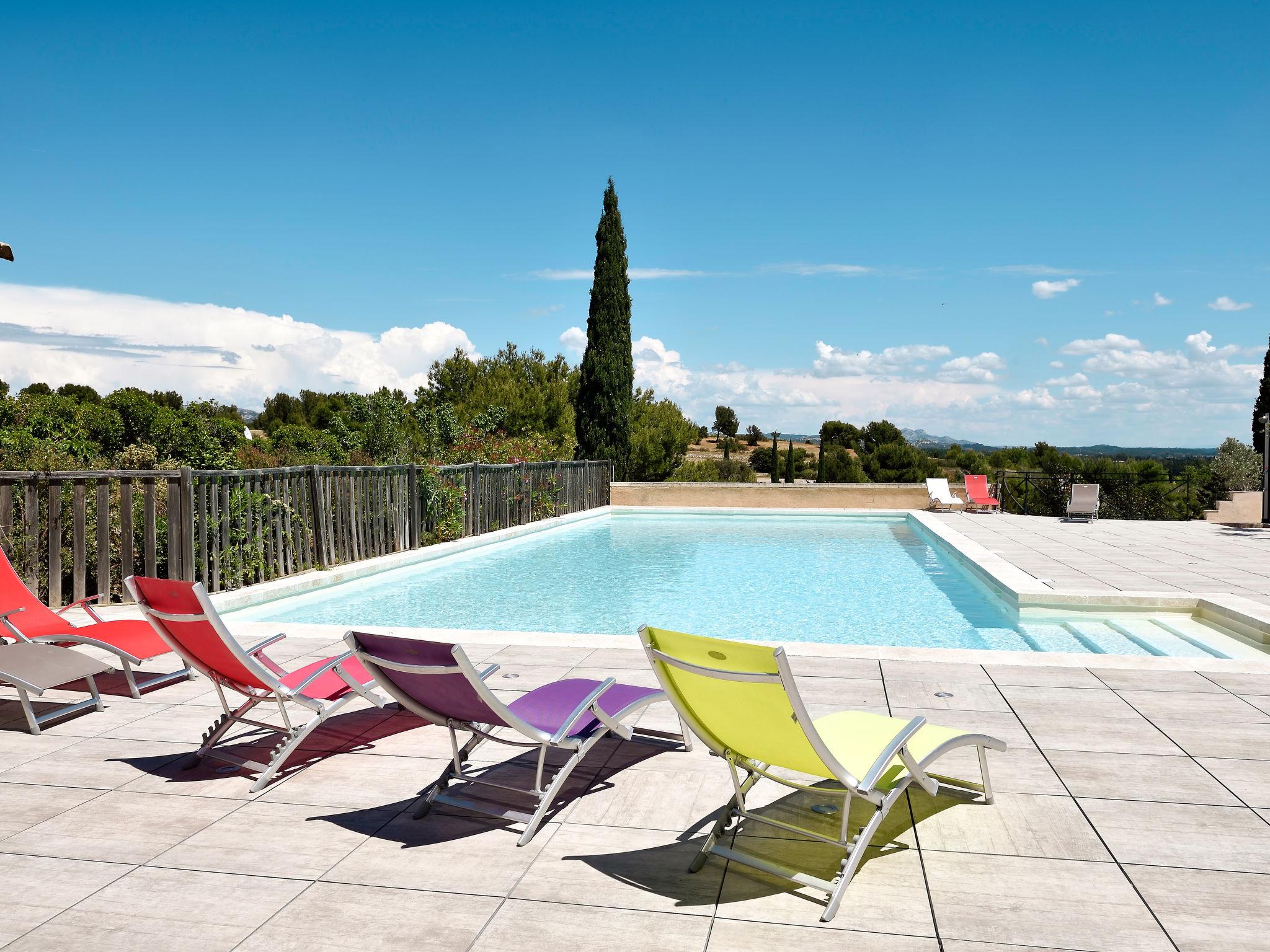 Photo 1 - Maison de 2 chambres à Paradou avec piscine et jardin