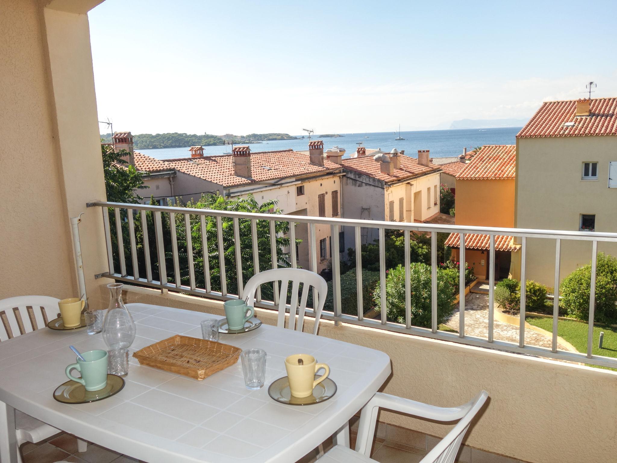 Photo 11 - Apartment in Six-Fours-les-Plages with terrace and sea view