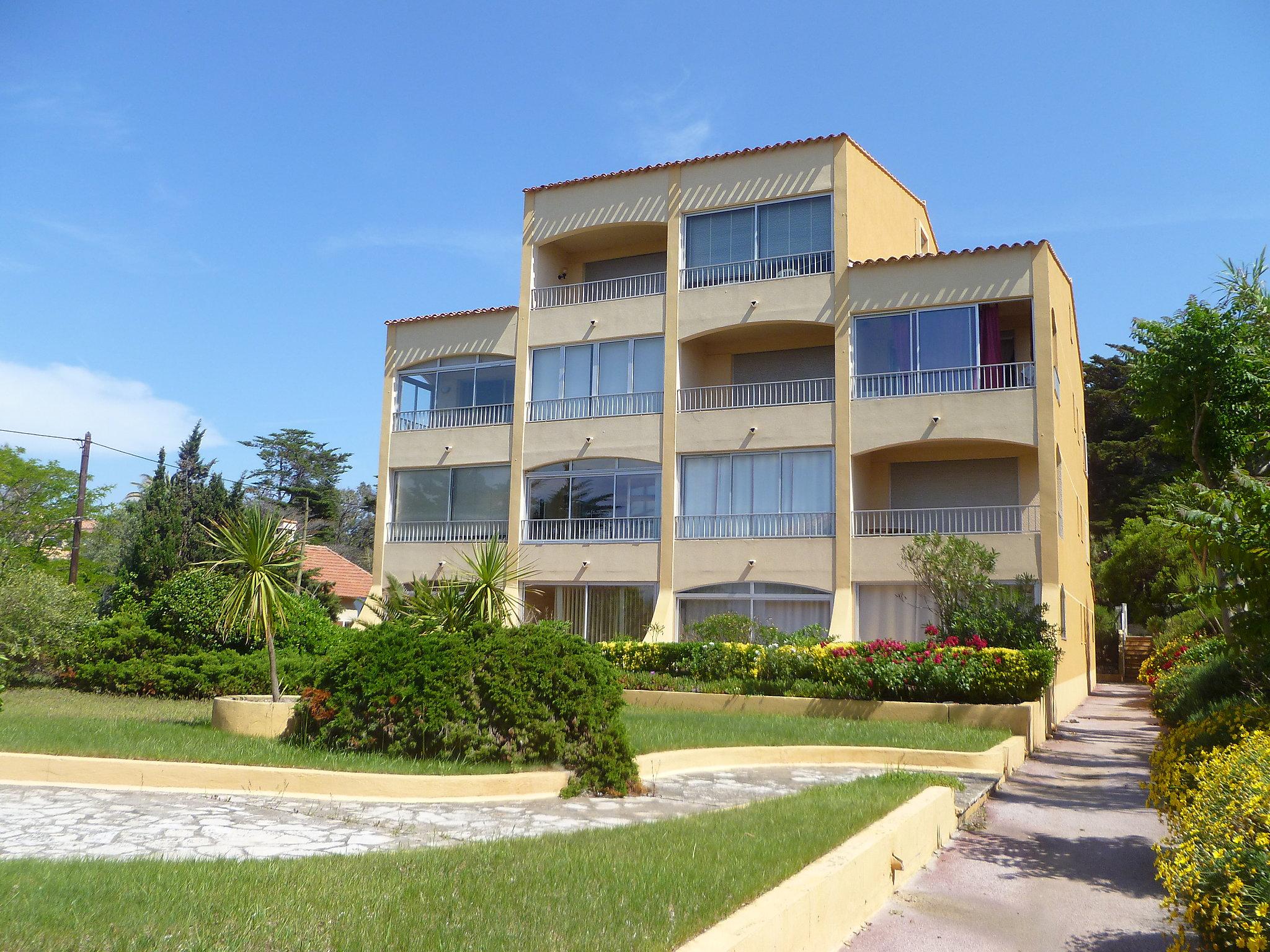 Foto 1 - Apartamento em Six-Fours-les-Plages com terraço e vistas do mar
