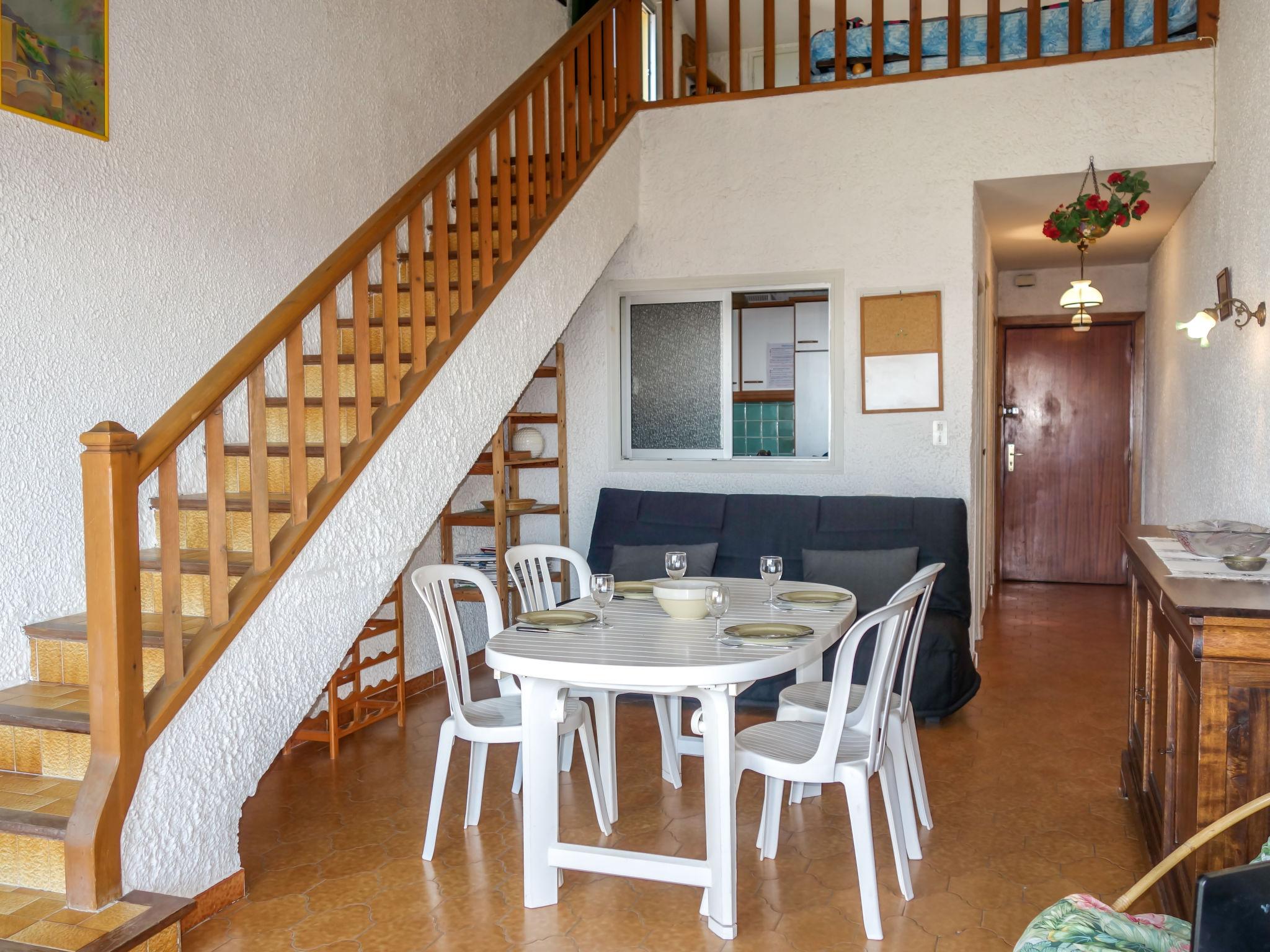 Photo 6 - Apartment in Six-Fours-les-Plages with terrace and sea view