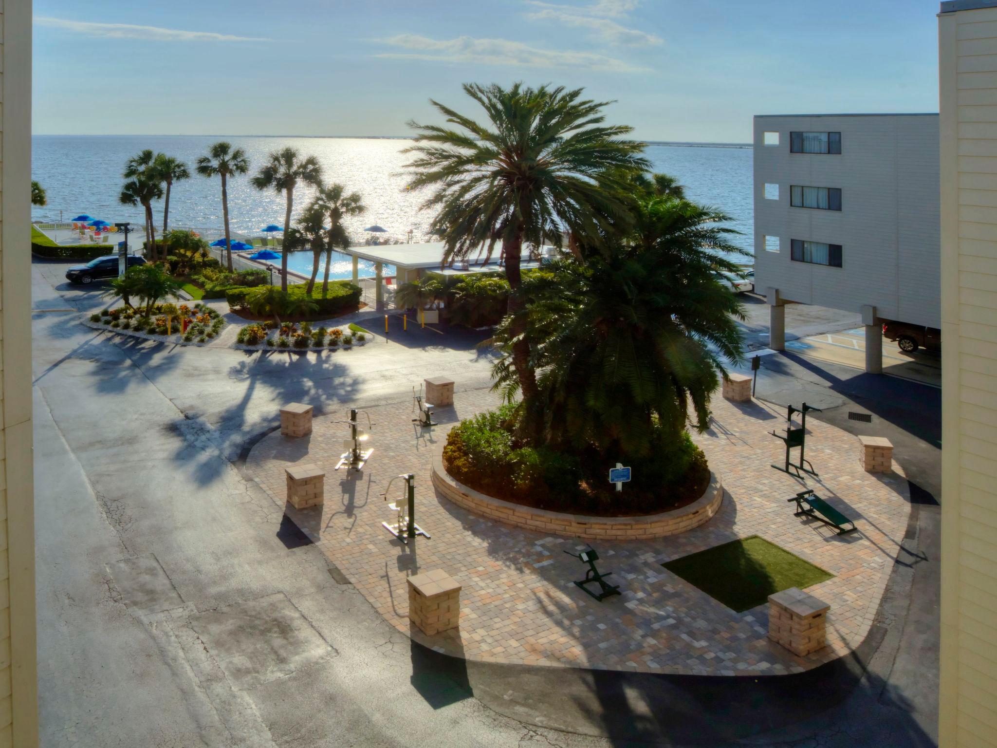 Foto 15 - Apartamento de 1 quarto em Tampa com piscina e vistas do mar