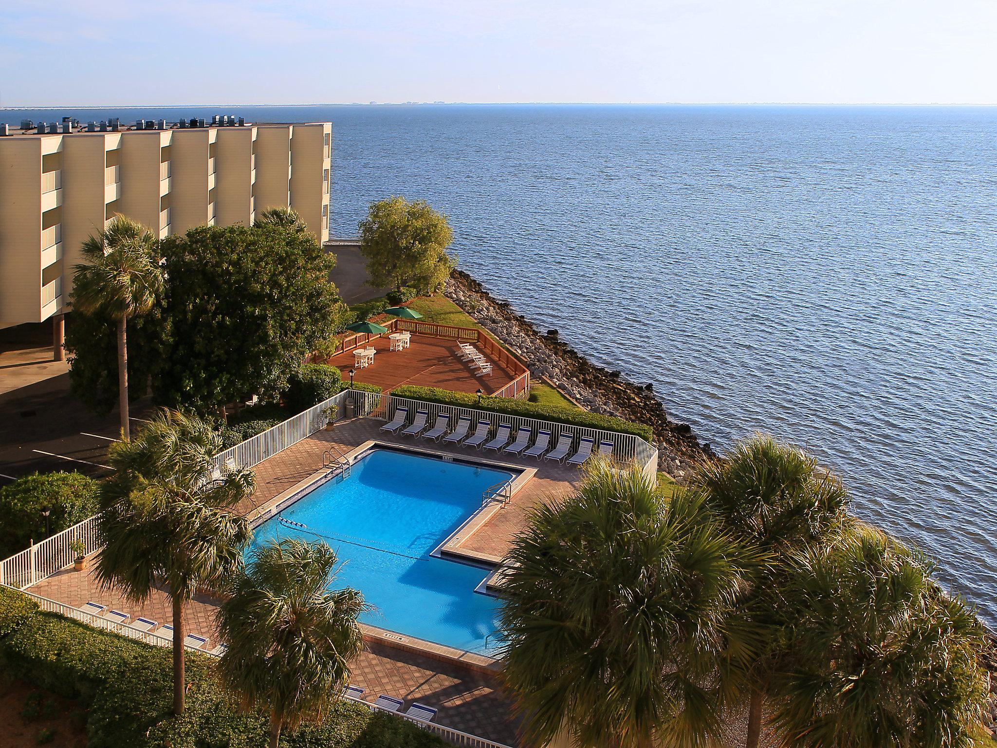 Foto 1 - Apartamento de 1 quarto em Tampa com piscina e vistas do mar