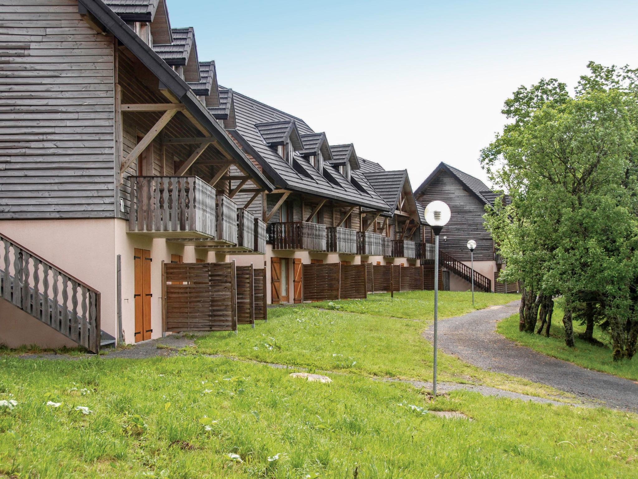 Photo 21 - Appartement de 1 chambre à Besse-et-Saint-Anastaise avec piscine et vues sur la montagne