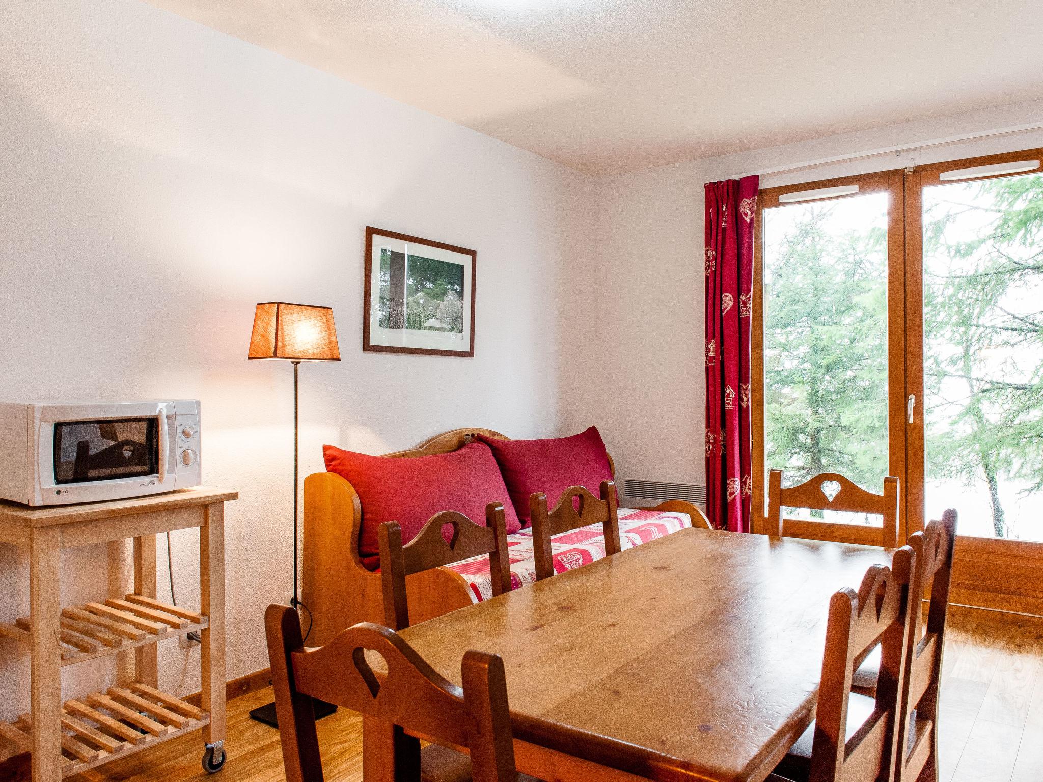 Photo 10 - Appartement de 2 chambres à Besse-et-Saint-Anastaise avec piscine et vues sur la montagne