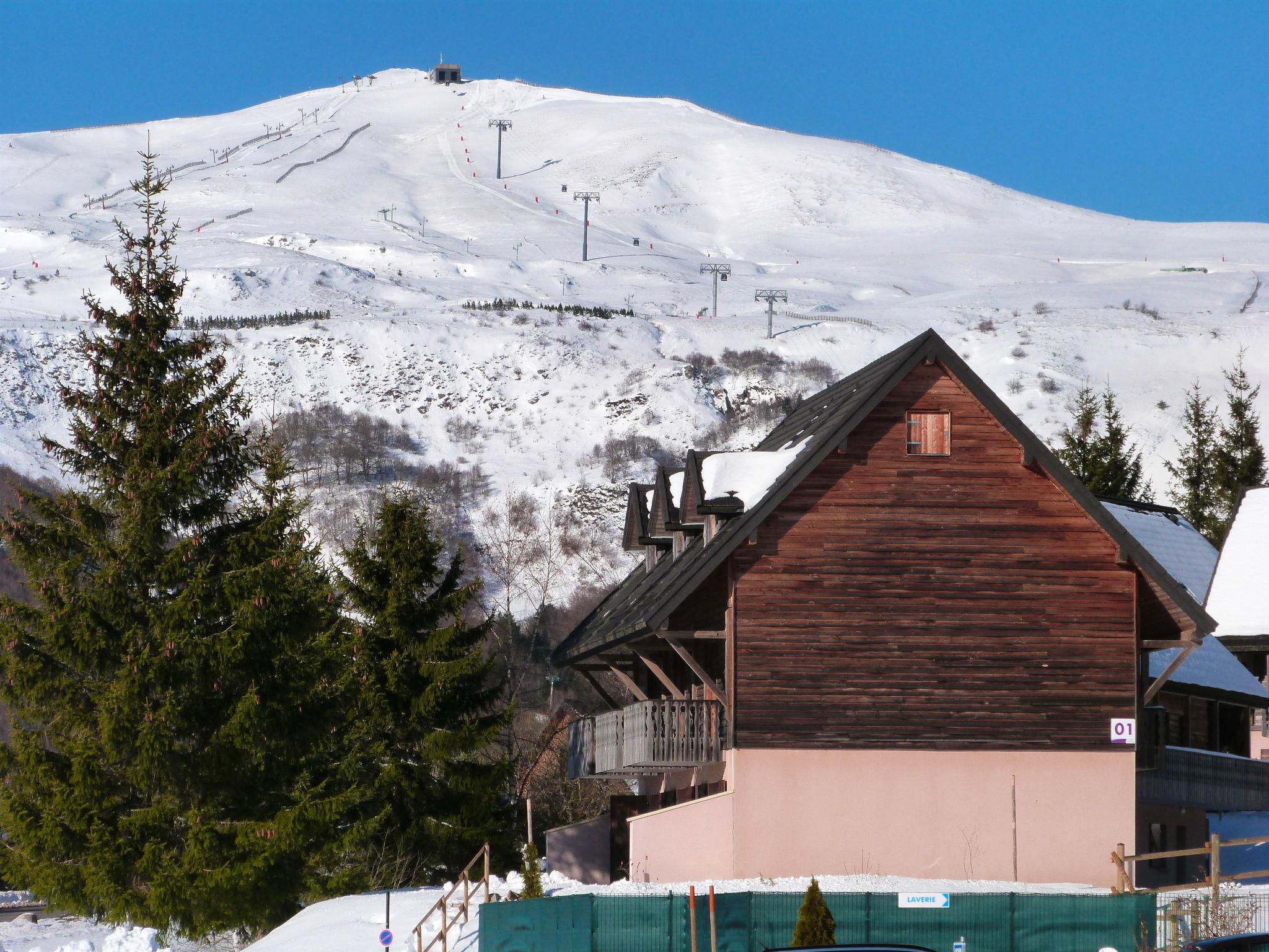 Photo 33 - 1 bedroom Apartment in Besse-et-Saint-Anastaise with swimming pool and mountain view