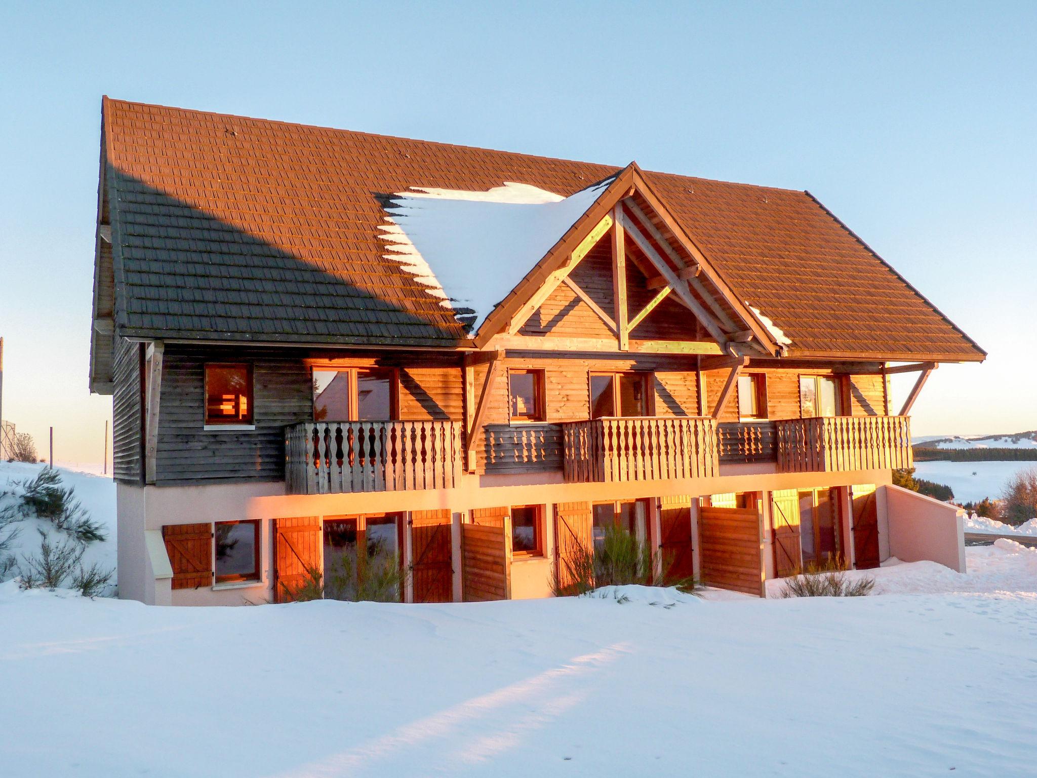 Foto 40 - Apartment mit 1 Schlafzimmer in Besse-et-Saint-Anastaise mit schwimmbad und blick auf die berge