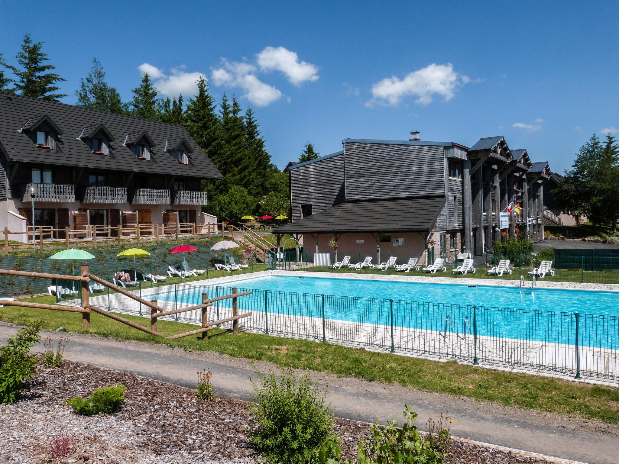 Foto 24 - Apartamento de 3 quartos em Besse-et-Saint-Anastaise com piscina e vista para a montanha