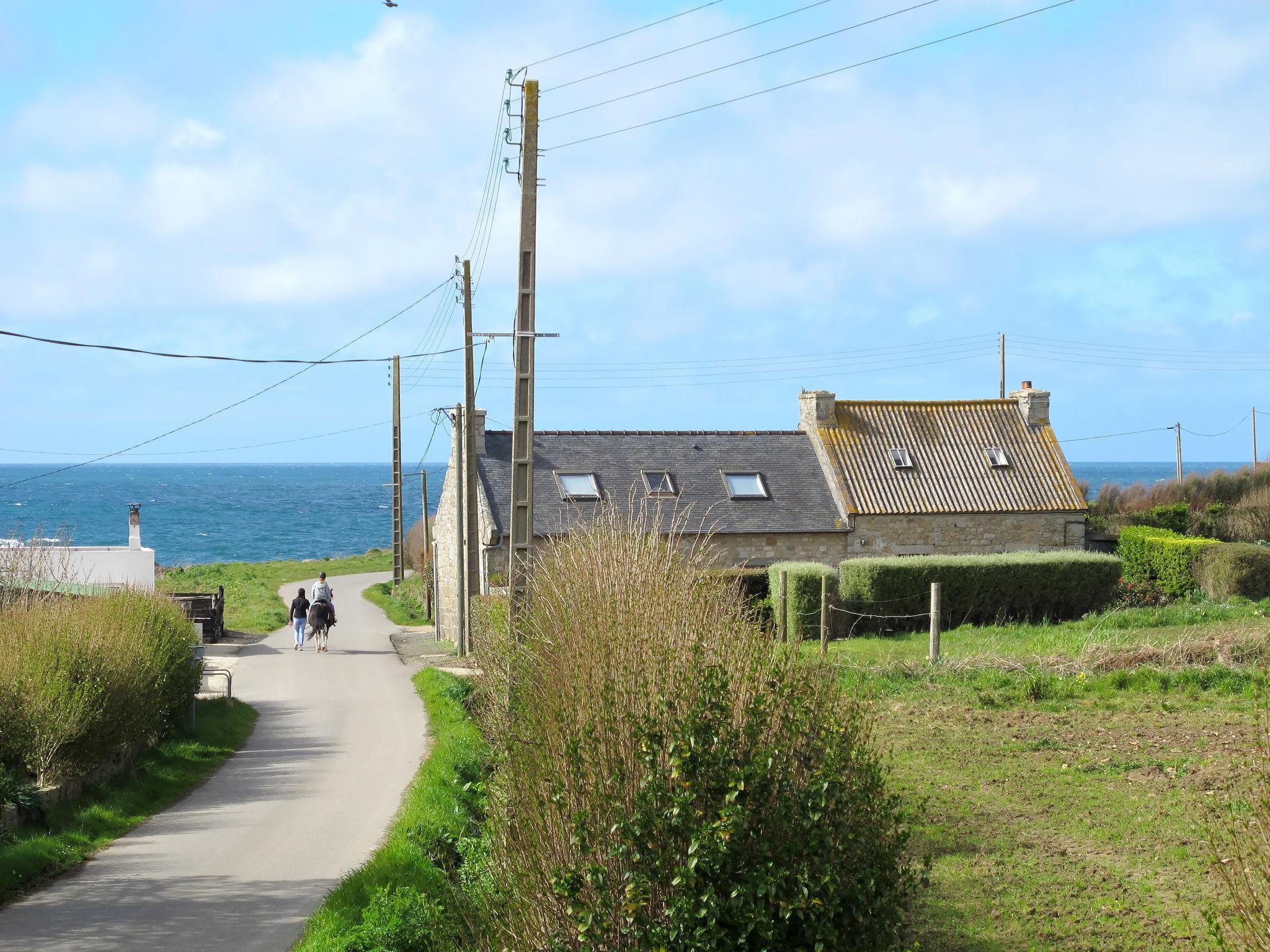 Foto 2 - Casa de 3 quartos em Plouescat com jardim e vistas do mar