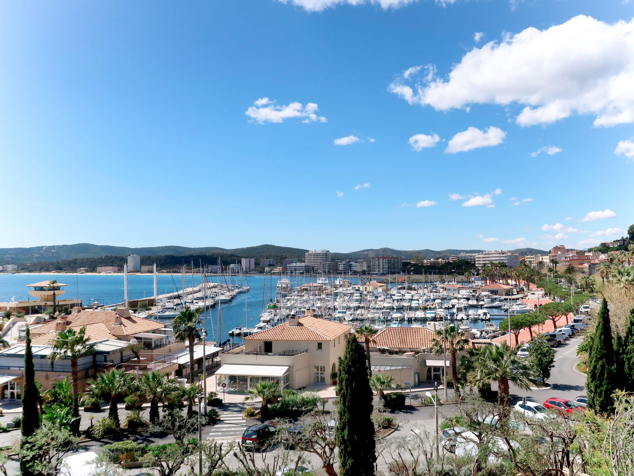 Foto 14 - Apartamento de 2 habitaciones en Le Lavandou con terraza y vistas al mar