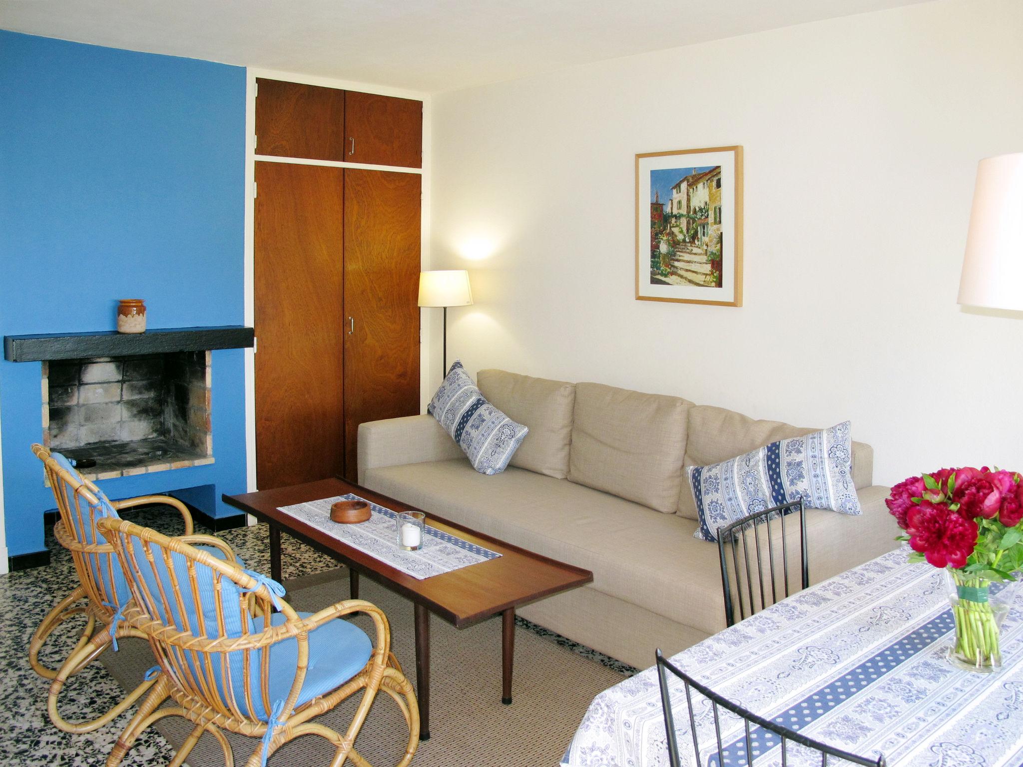 Foto 3 - Apartamento de 2 quartos em Le Lavandou com piscina e vistas do mar