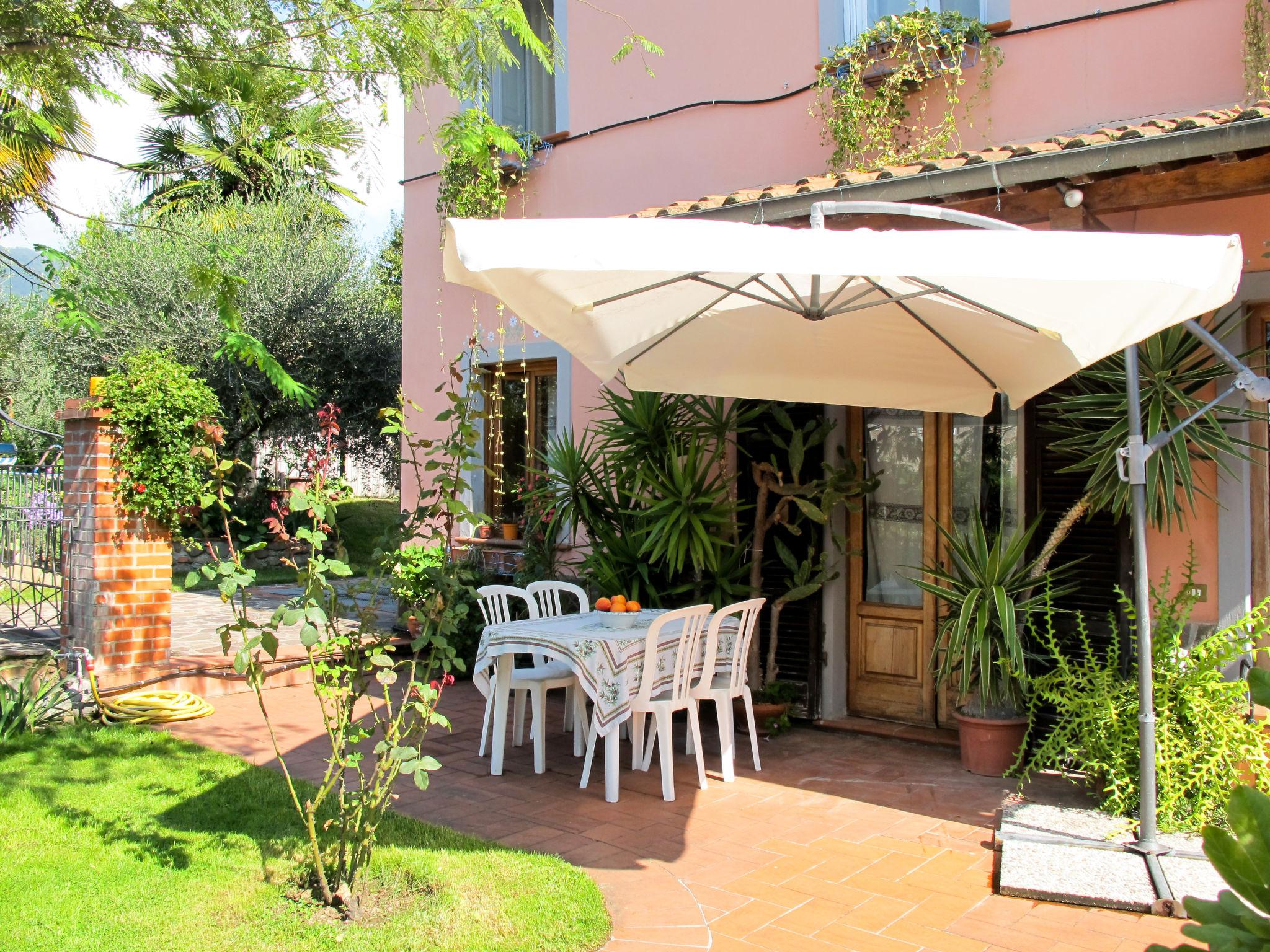 Foto 4 - Casa de 3 habitaciones en Capannori con piscina privada y jardín
