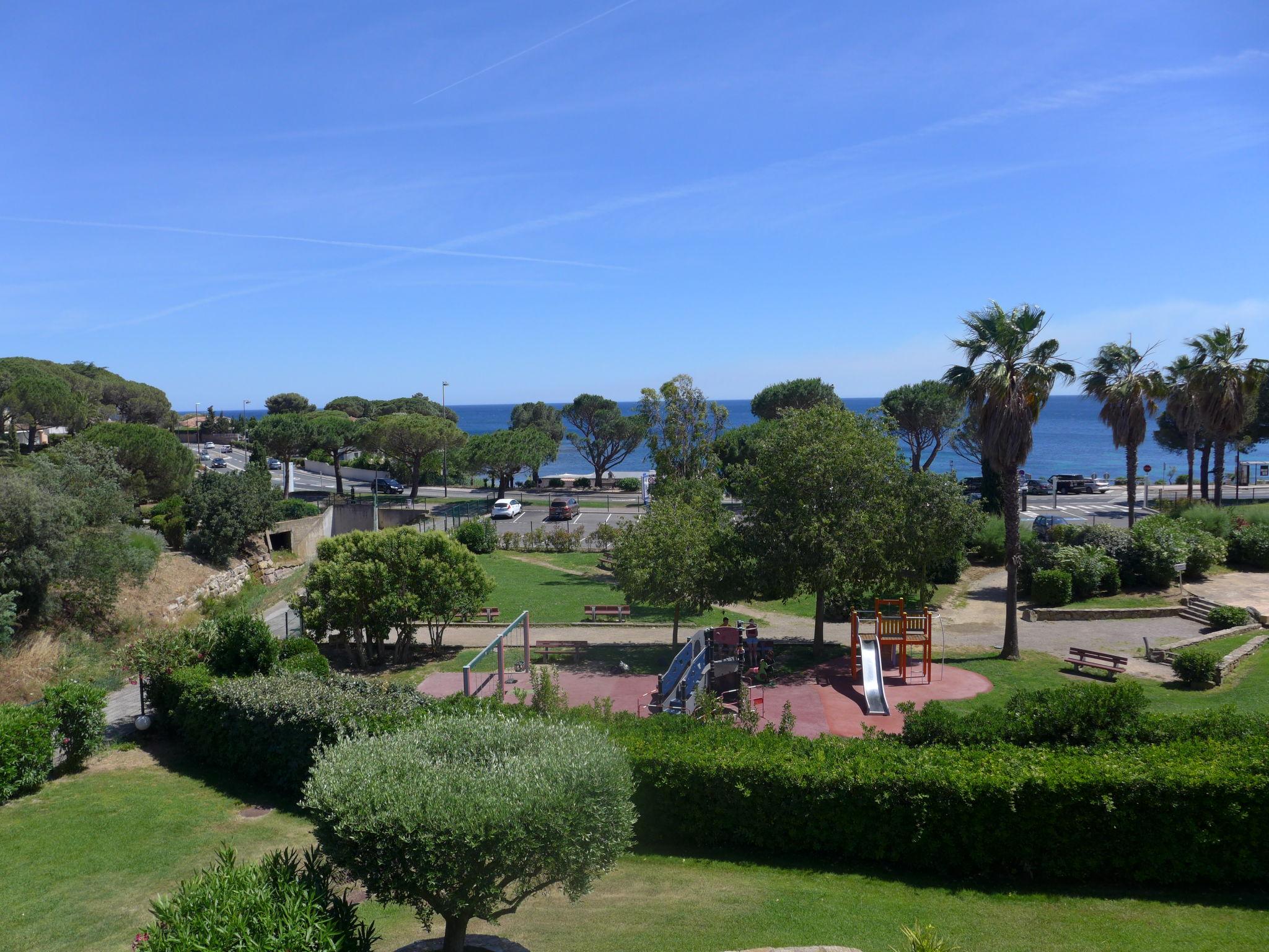 Photo 25 - Appartement de 1 chambre à Roquebrune-sur-Argens avec piscine et vues à la mer