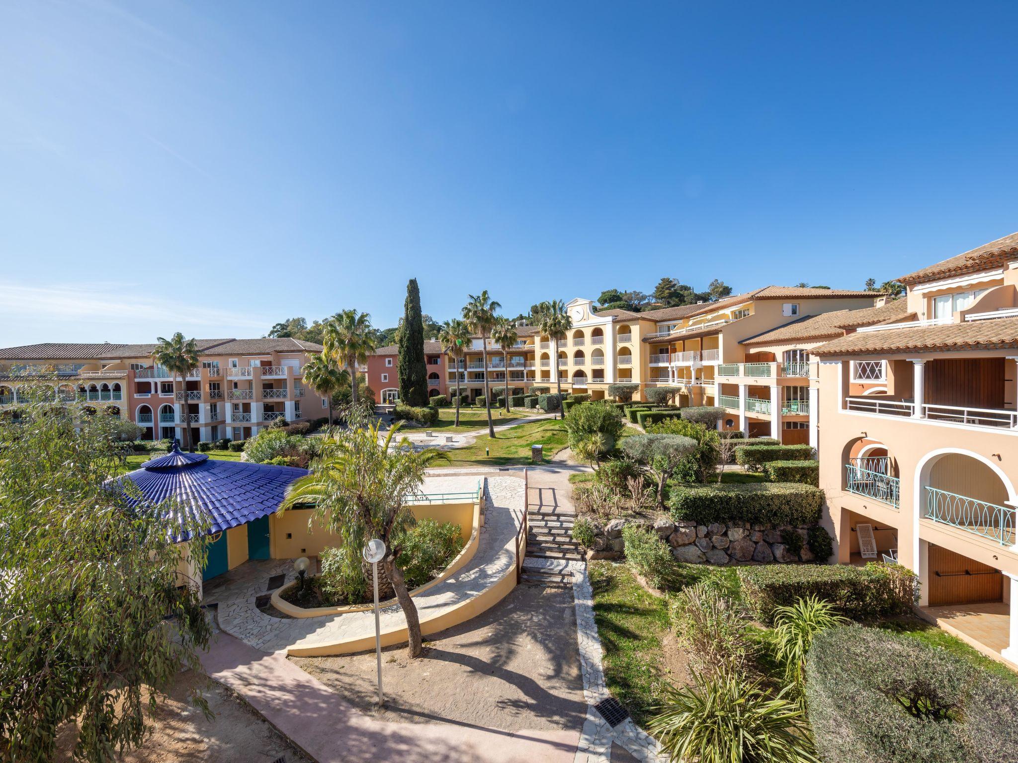 Foto 16 - Apartamento de 2 habitaciones en Roquebrune-sur-Argens con piscina y vistas al mar