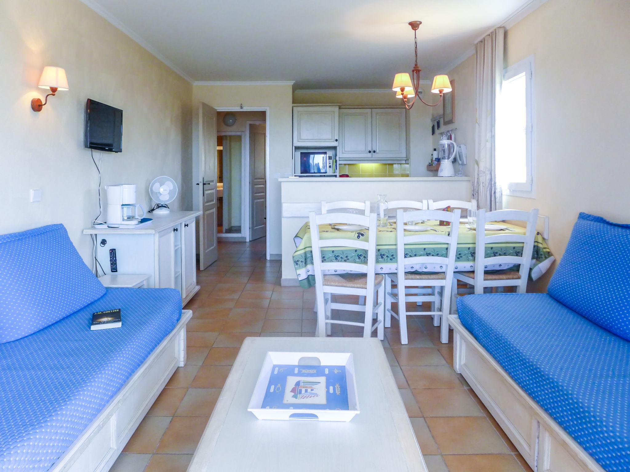 Photo 3 - Appartement de 2 chambres à Roquebrune-sur-Argens avec piscine et vues à la mer