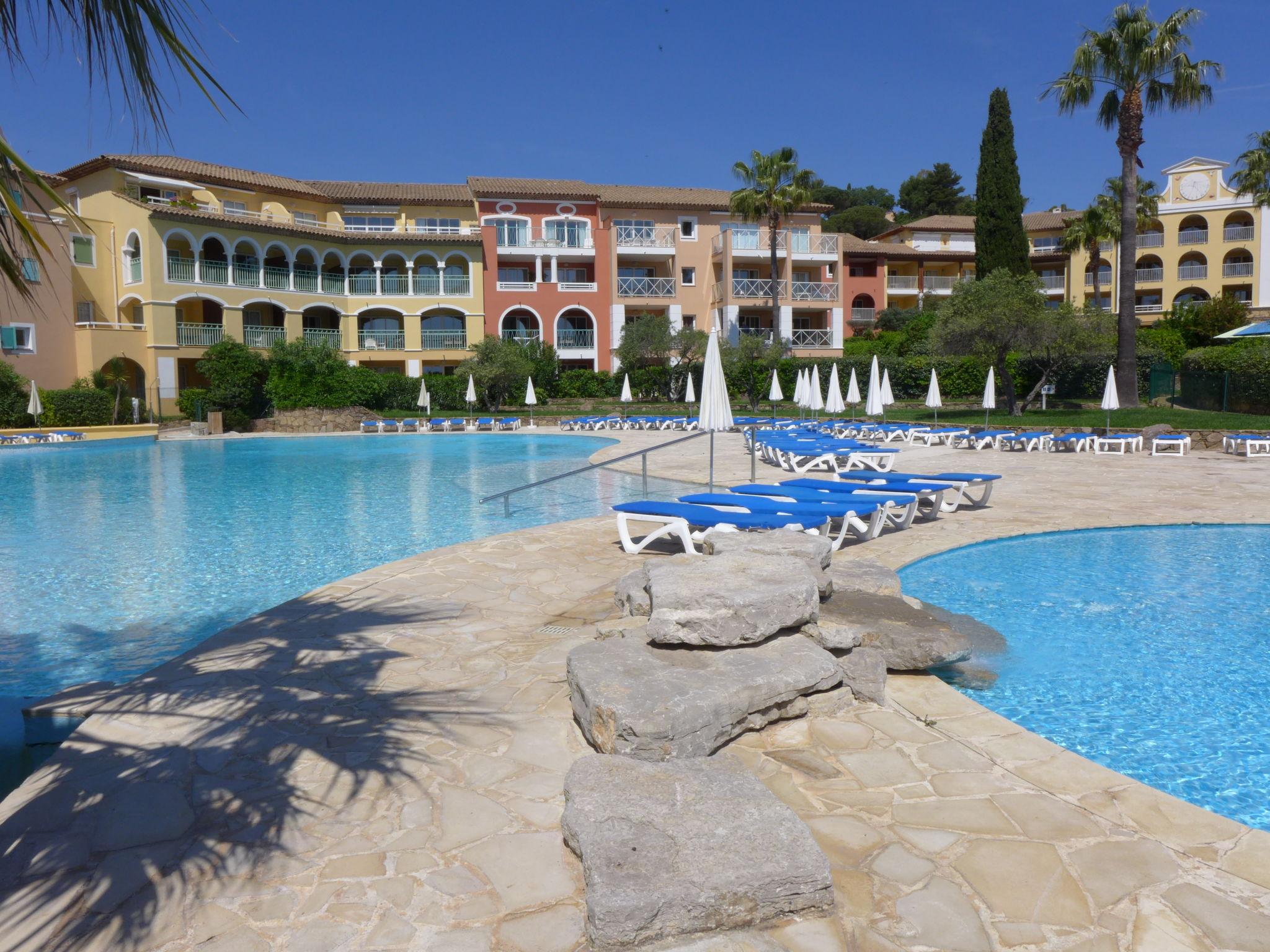 Foto 16 - Apartment mit 2 Schlafzimmern in Roquebrune-sur-Argens mit schwimmbad und blick aufs meer