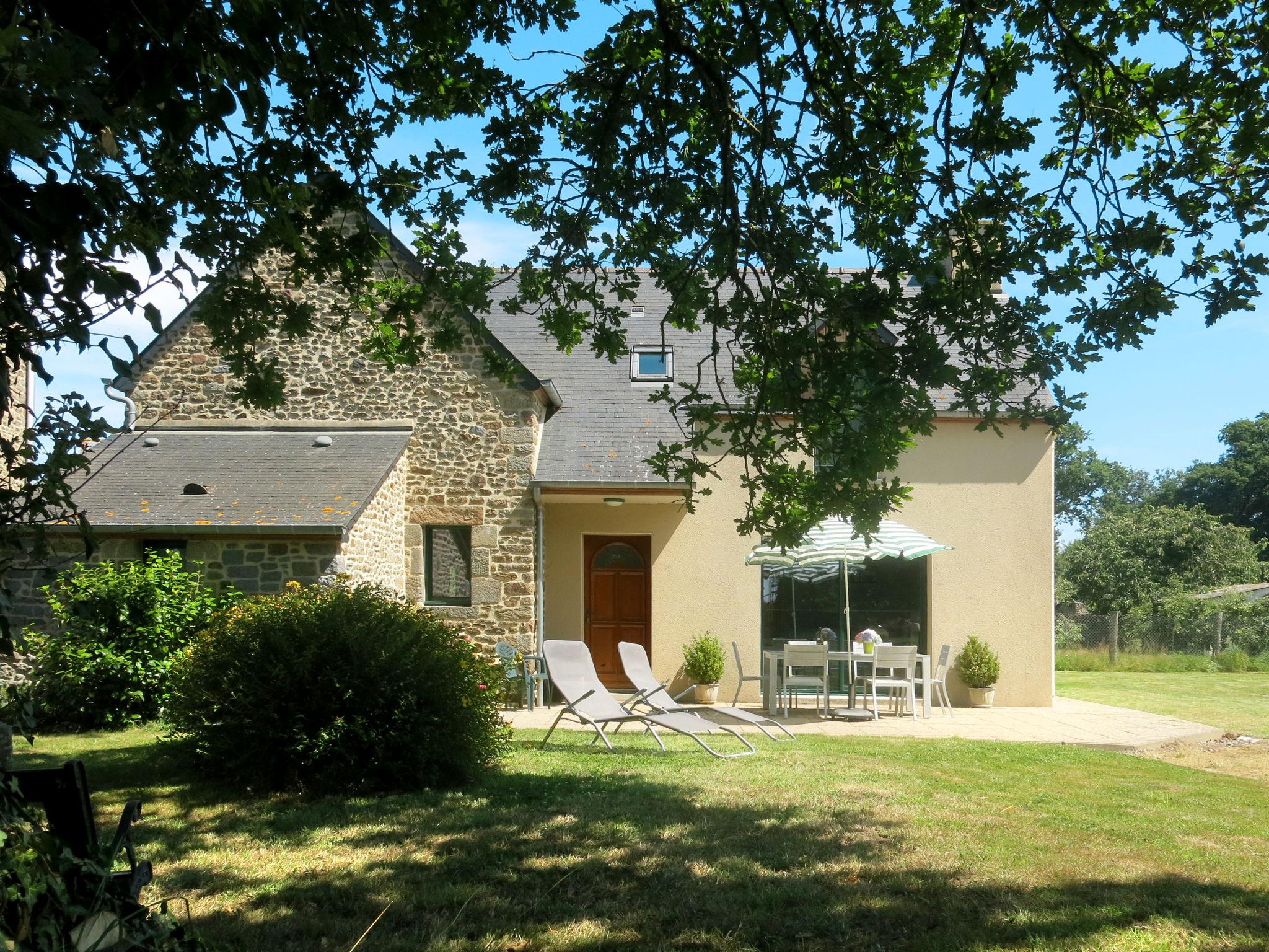 Photo 17 - Maison de 4 chambres à Le Tronchet avec jardin et terrasse