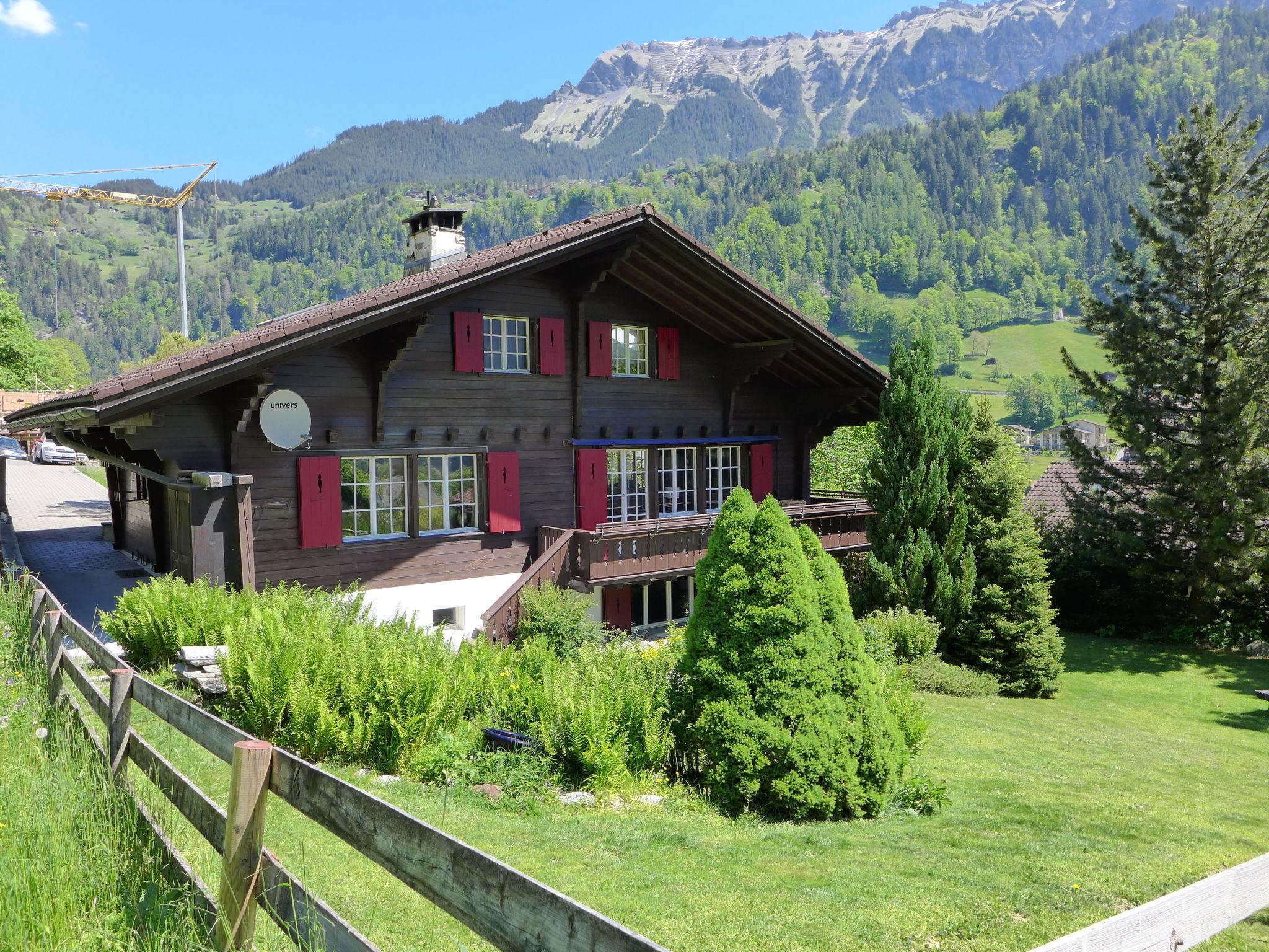 Foto 1 - Casa de 6 habitaciones en Lauterbrunnen con jardín y vistas a la montaña