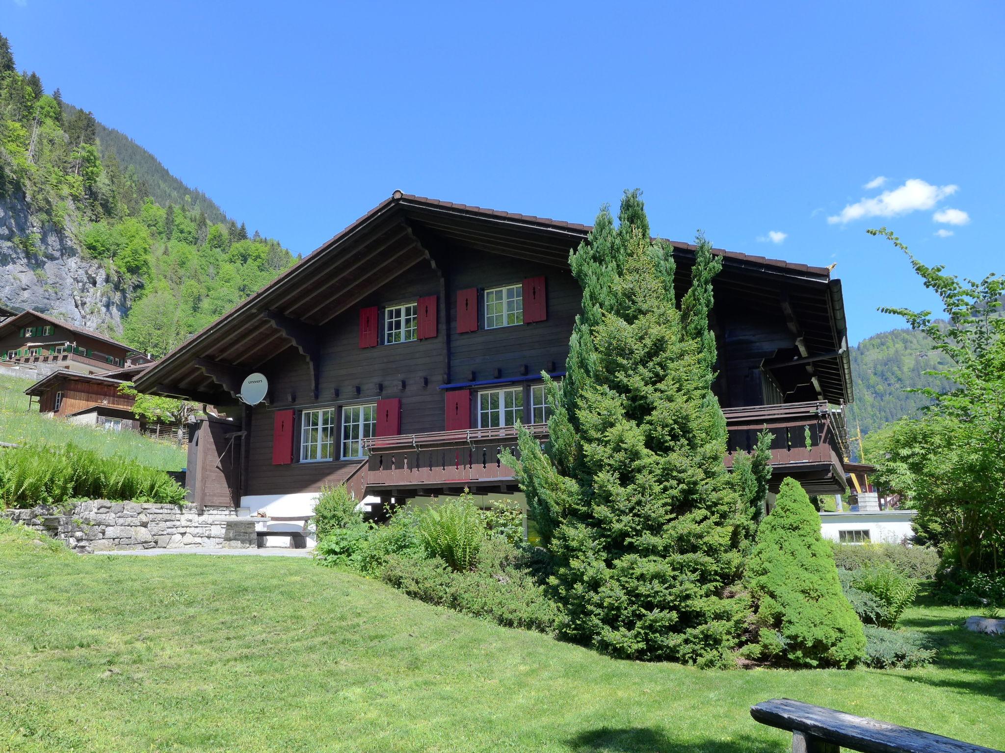 Foto 32 - Casa de 6 habitaciones en Lauterbrunnen con jardín