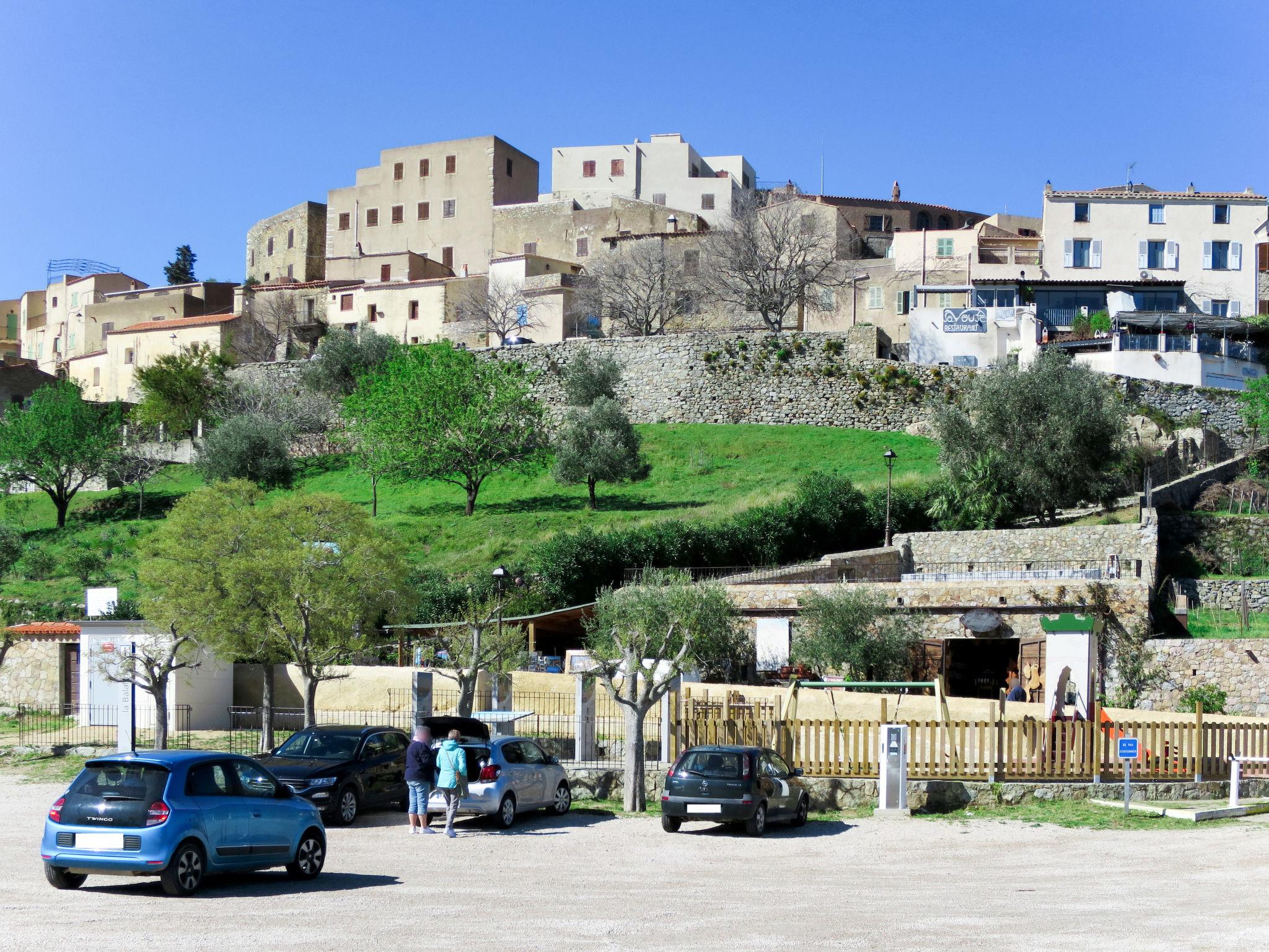 Foto 26 - Appartamento con 3 camere da letto a Sant'Antonino con terrazza e vista mare