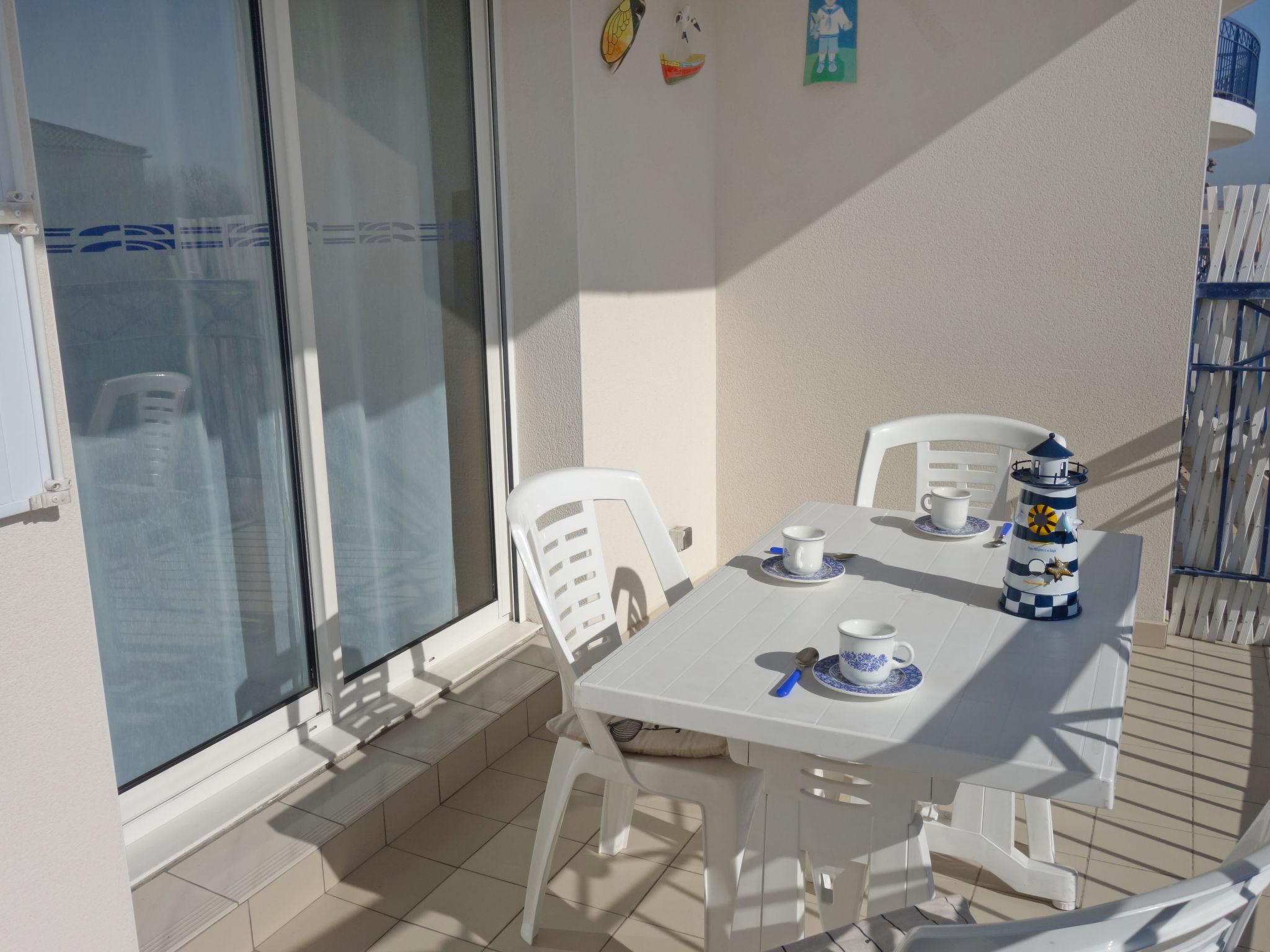 Foto 12 - Apartamento de 1 quarto em Vaux-sur-Mer com piscina privada e vistas do mar