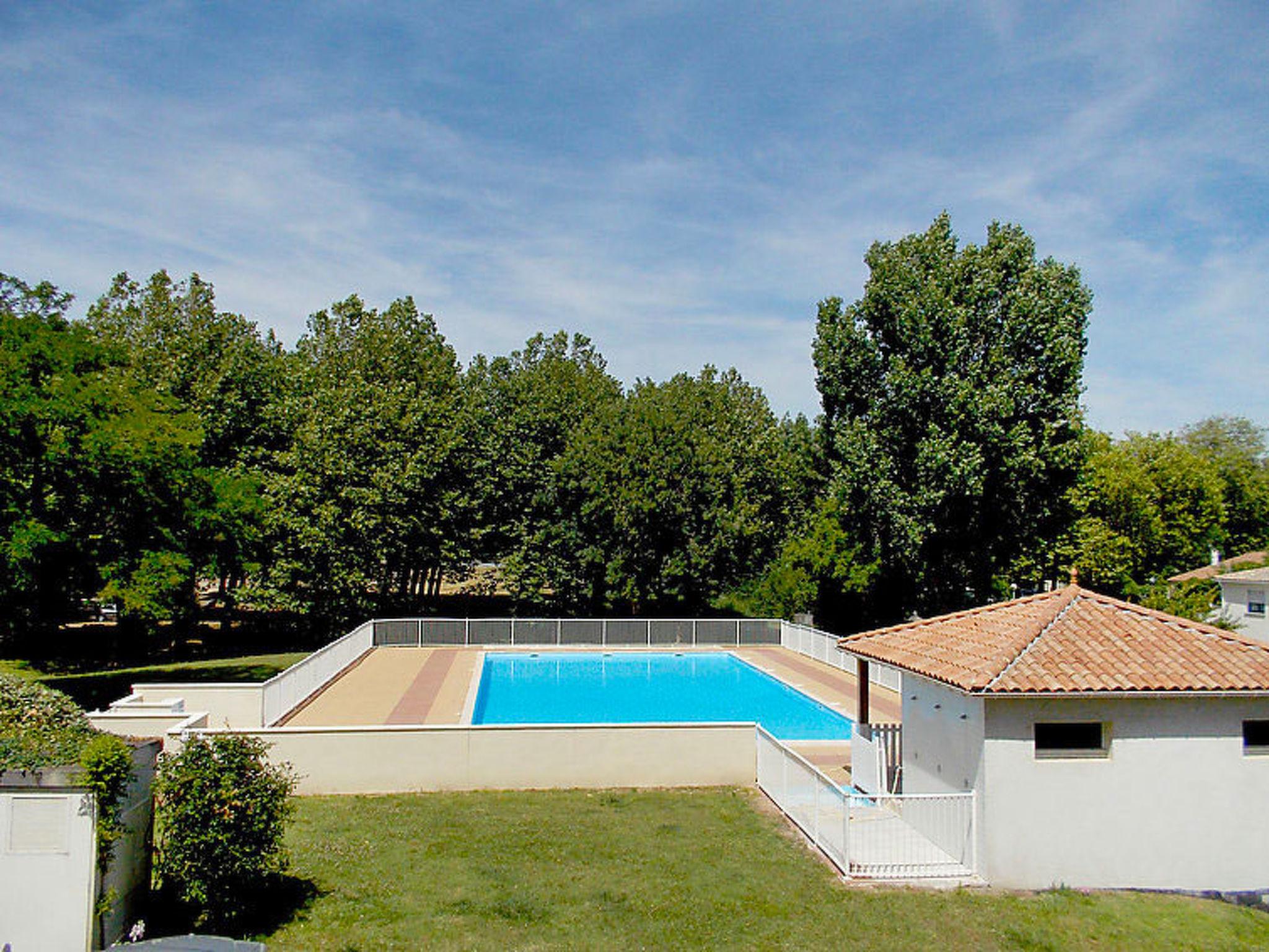 Foto 1 - Appartamento con 1 camera da letto a Vaux-sur-Mer con piscina privata e vista mare