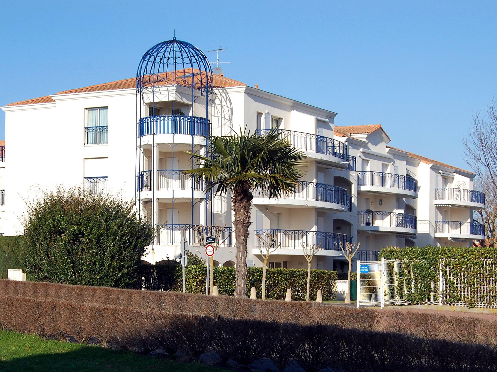 Foto 2 - Appartamento con 1 camera da letto a Vaux-sur-Mer con piscina privata e vista mare