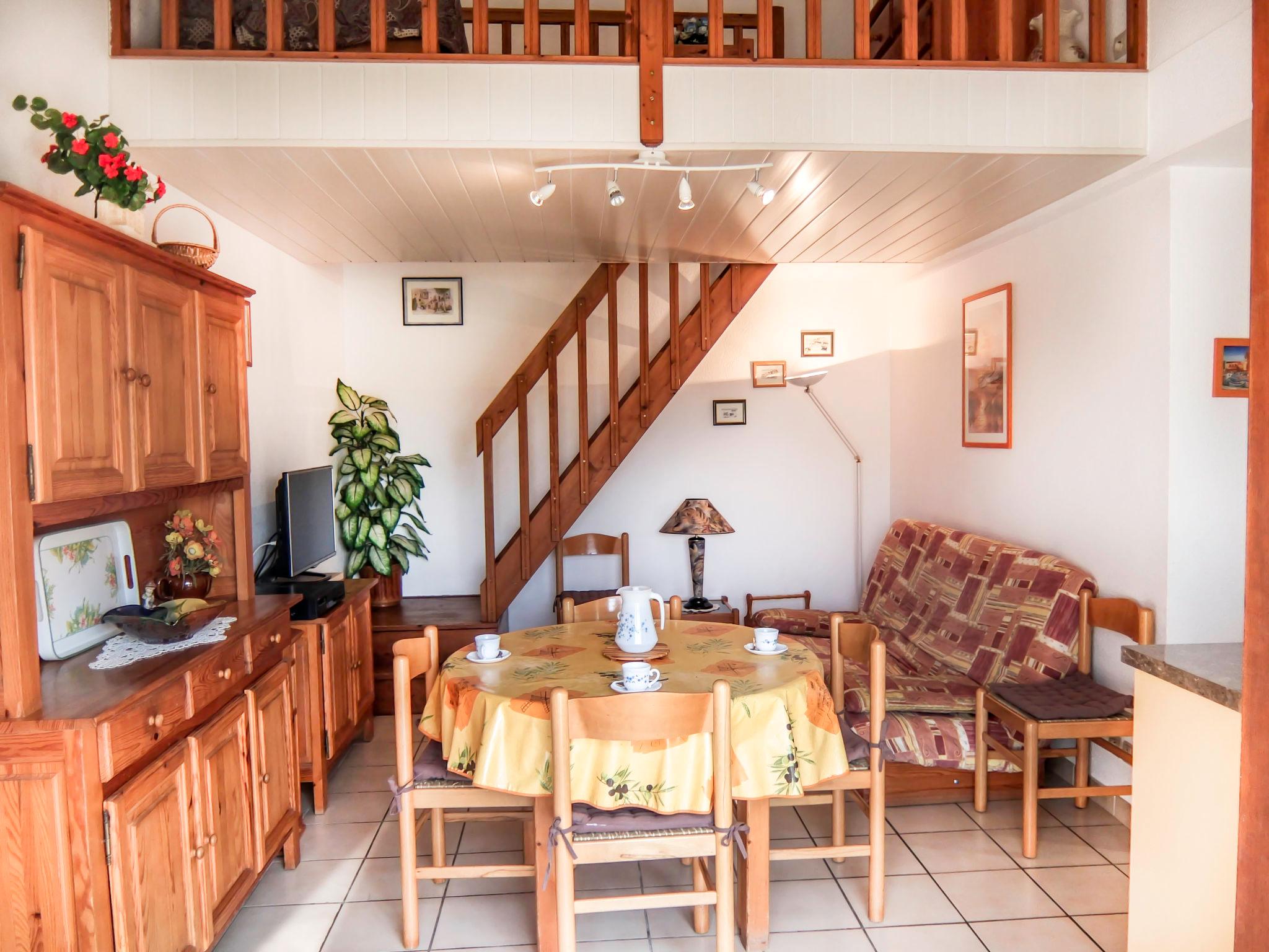 Photo 2 - Maison de 2 chambres à Saint-Cyprien avec terrasse et vues à la mer