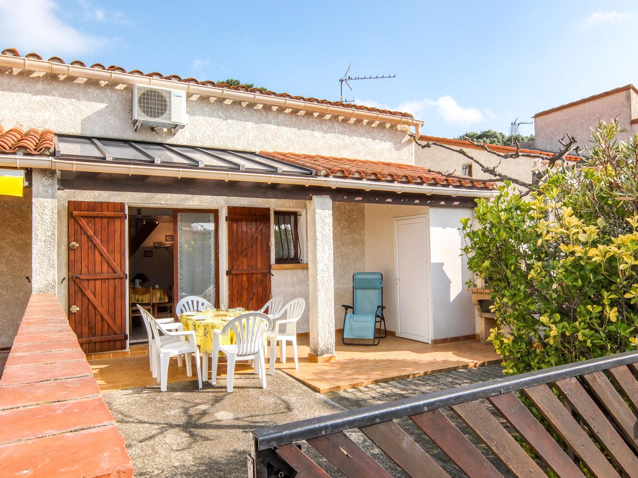 Photo 1 - Maison de 2 chambres à Saint-Cyprien avec terrasse et vues à la mer