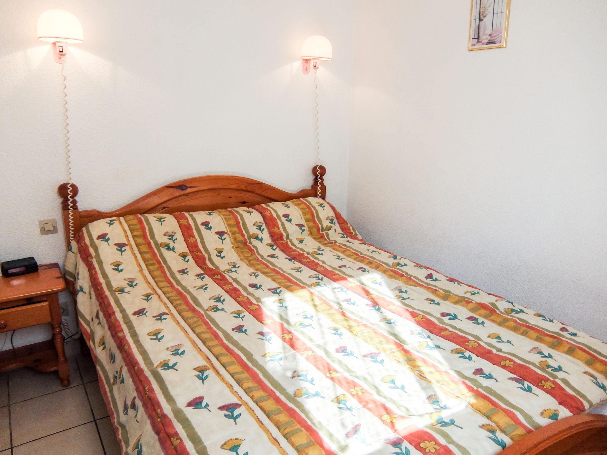Foto 4 - Casa con 2 camere da letto a Saint-Cyprien con terrazza e vista mare