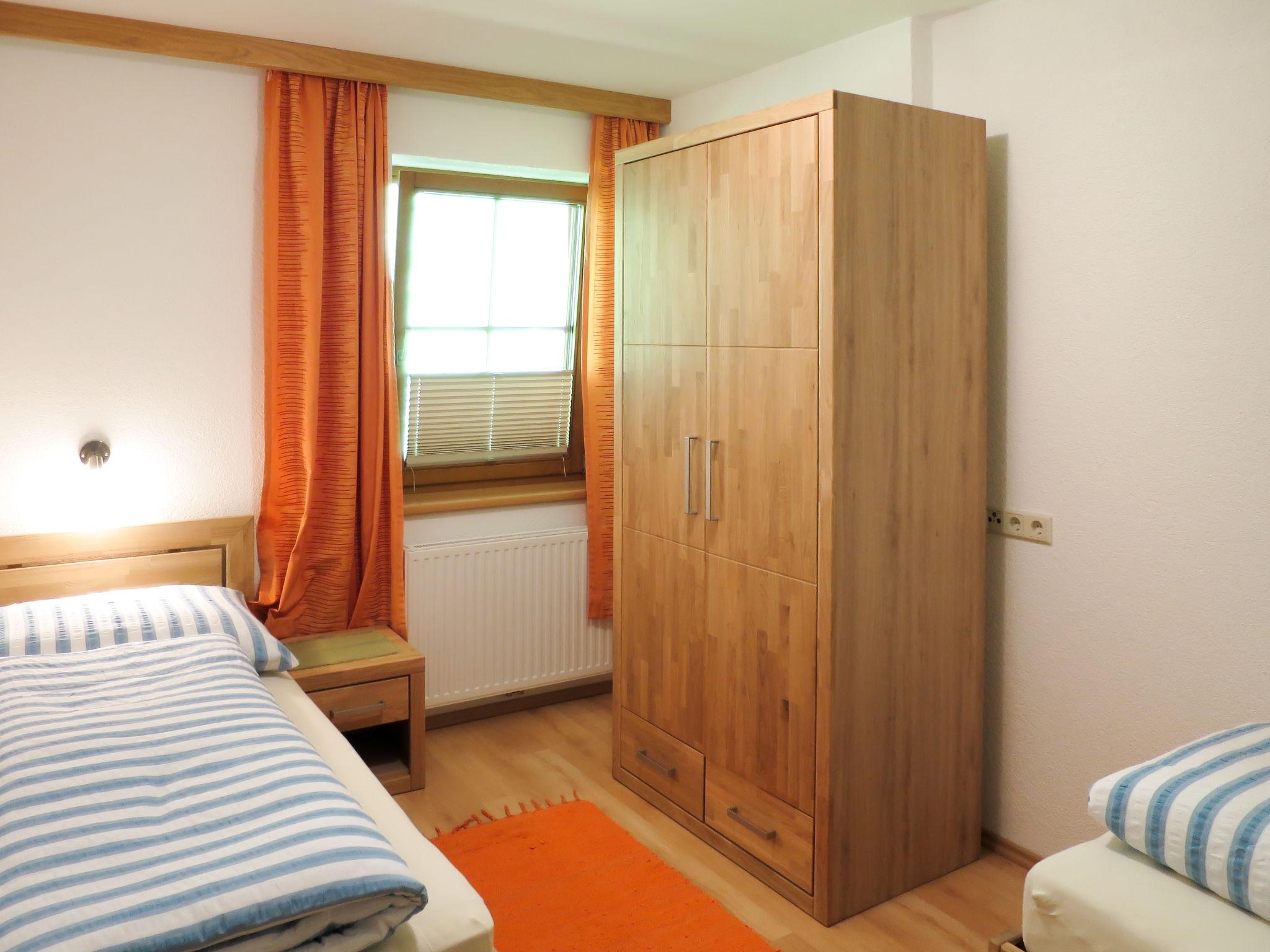 Foto 18 - Appartamento con 4 camere da letto a Hart im Zillertal con giardino