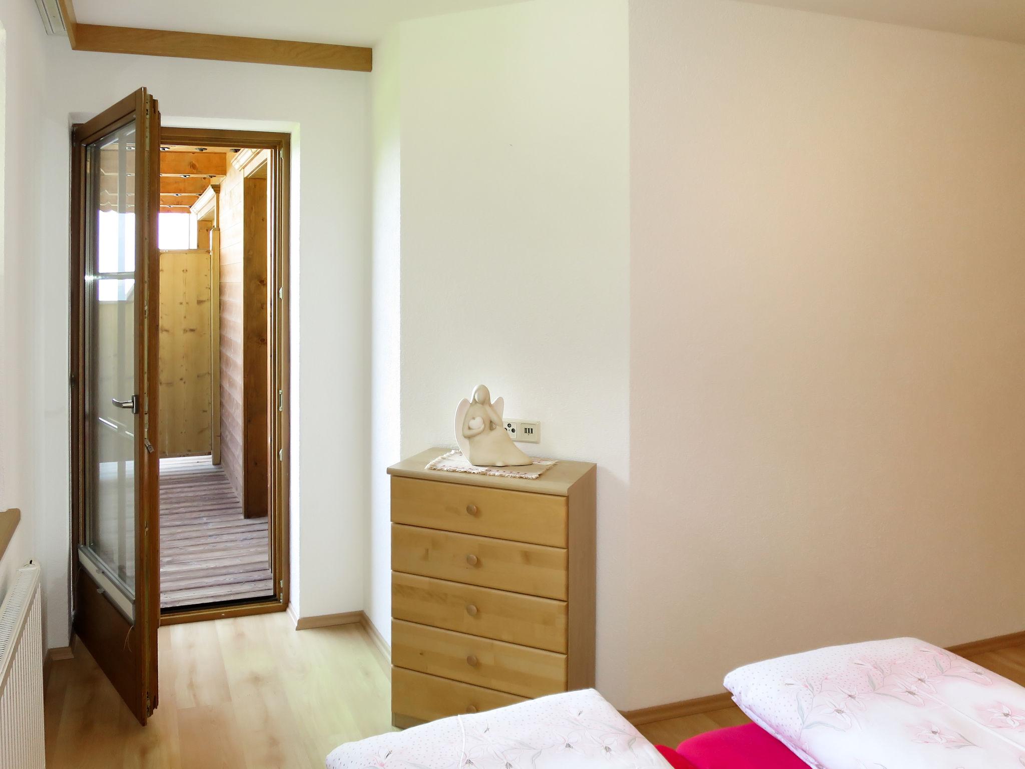 Foto 16 - Appartamento con 4 camere da letto a Hart im Zillertal con vista sulle montagne