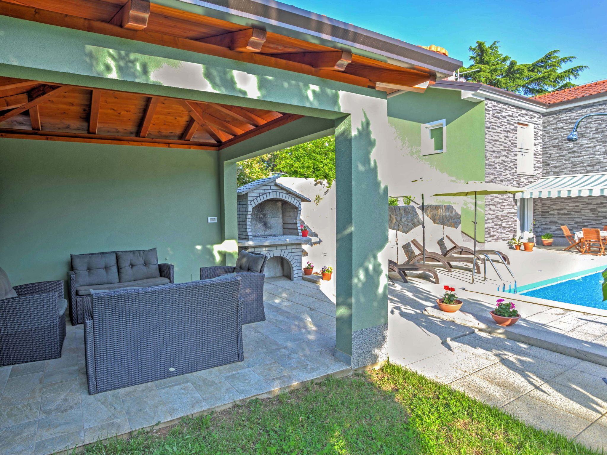 Photo 24 - Maison de 3 chambres à Viškovo avec piscine privée et jardin