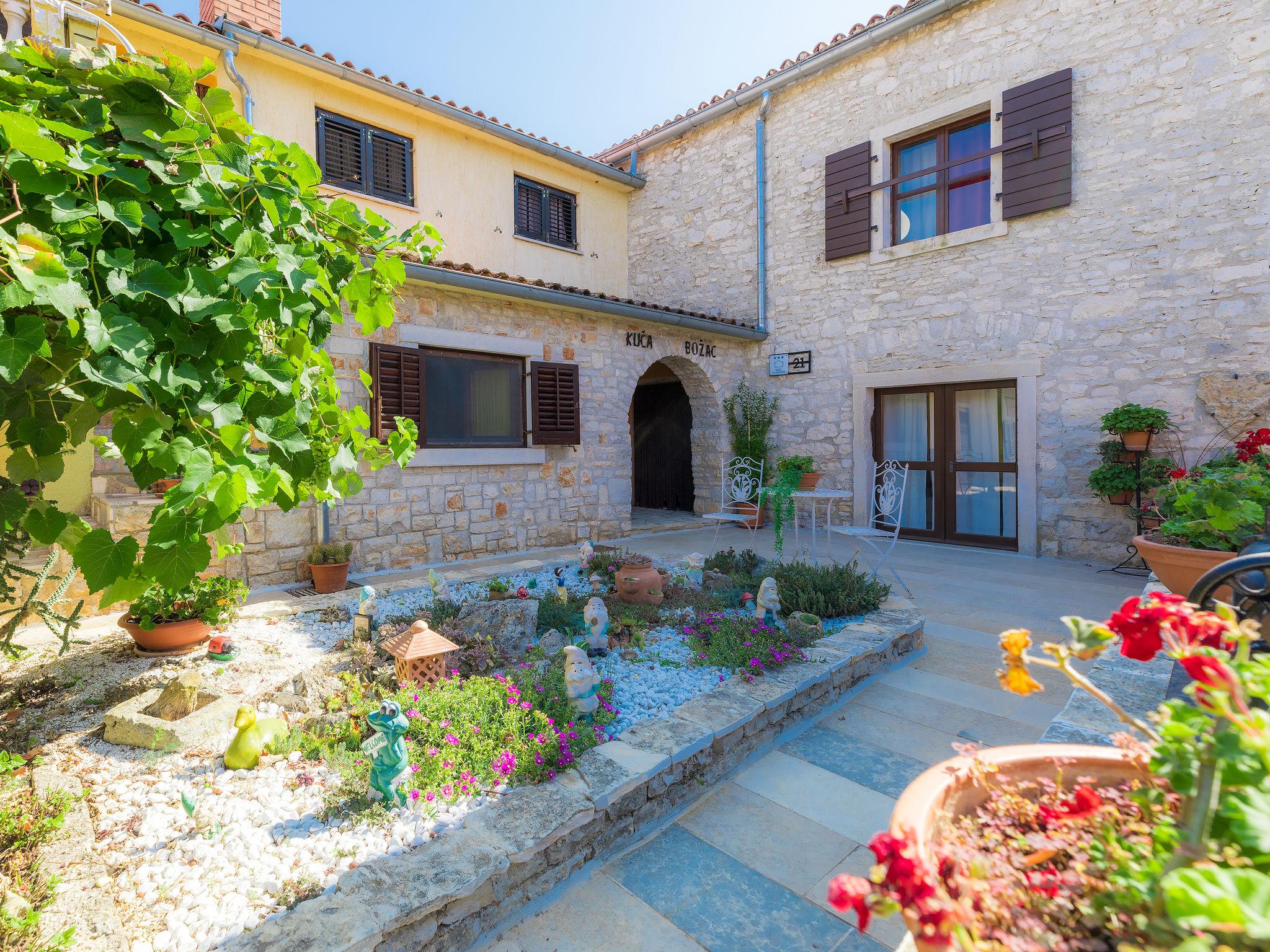 Photo 2 - Maison de 3 chambres à Vodnjan avec piscine privée et jardin