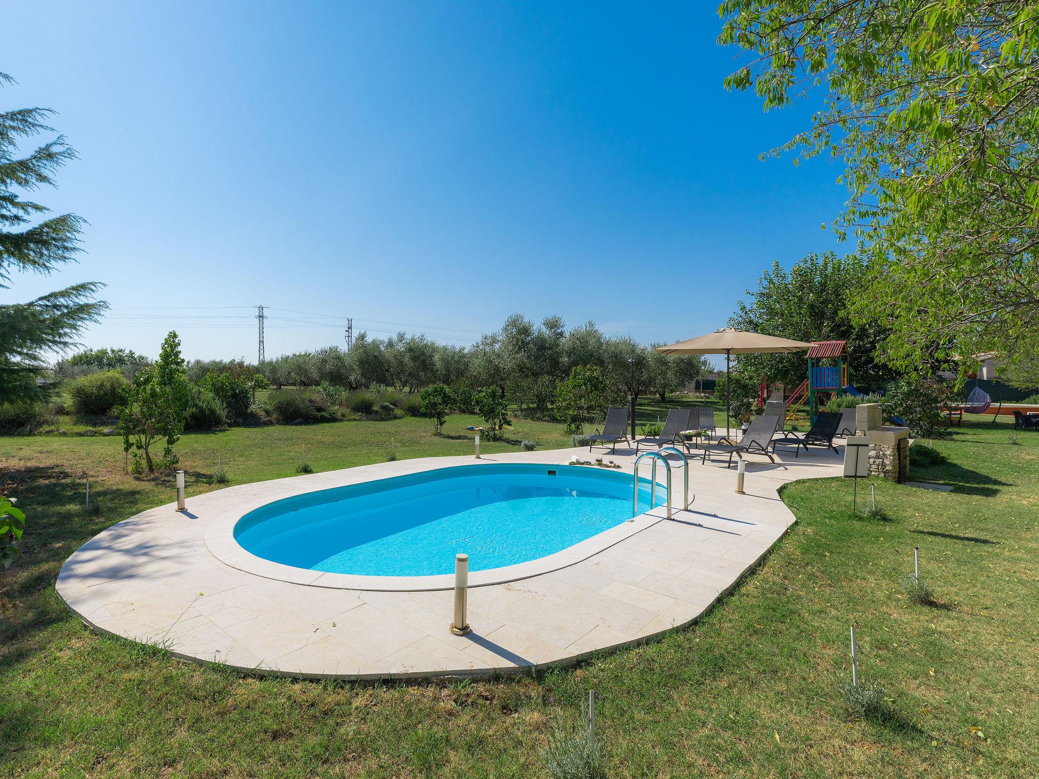 Foto 21 - Casa de 3 quartos em Vodnjan com piscina privada e vistas do mar