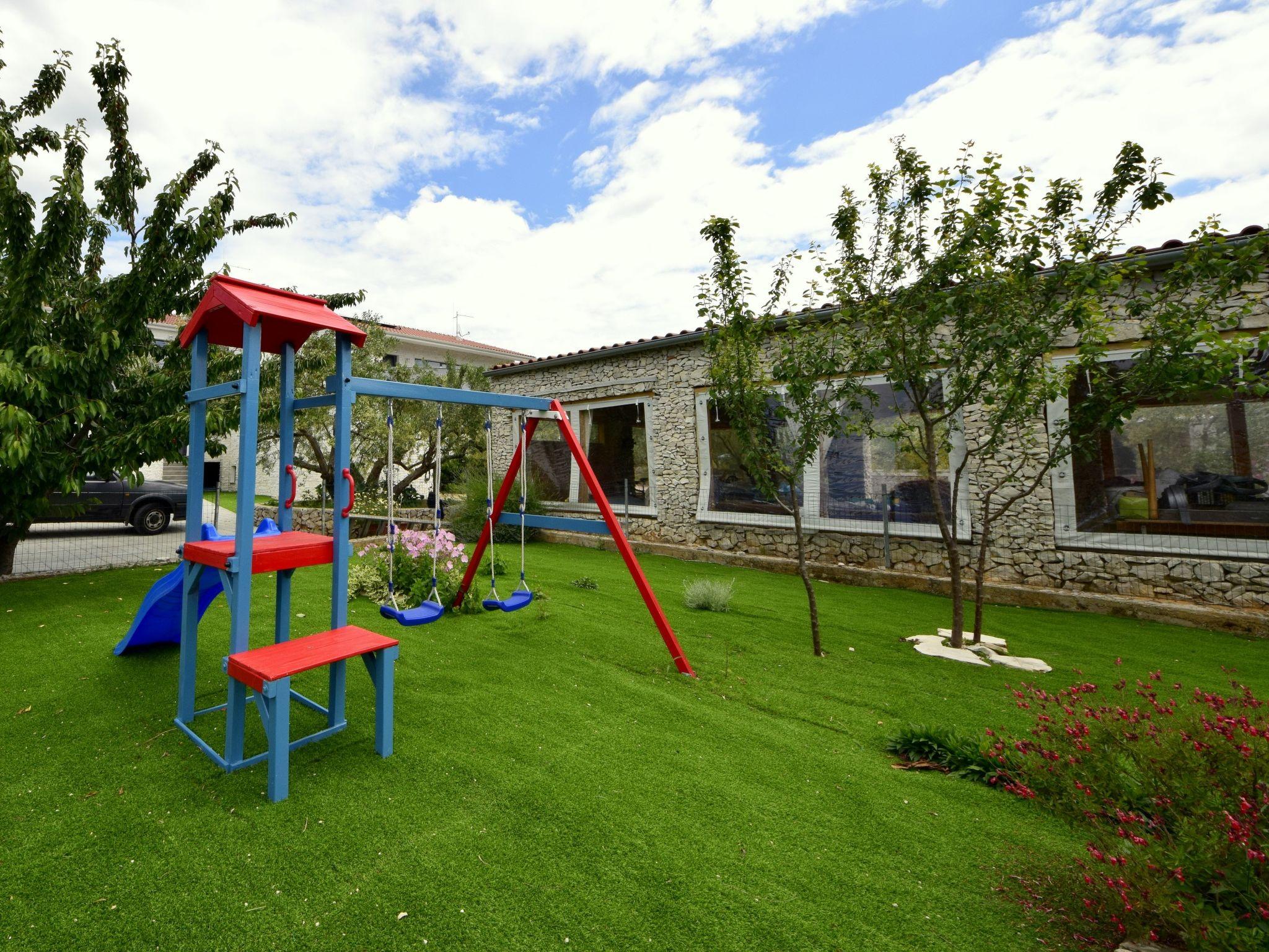 Foto 27 - Casa de 4 habitaciones en Tribunj con piscina privada y terraza