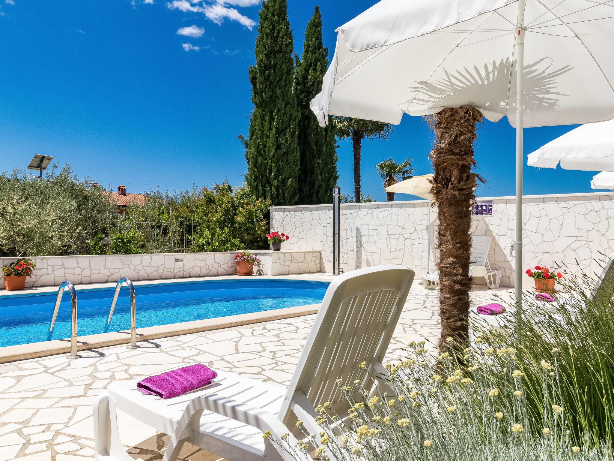 Photo 17 - Appartement en Poreč avec piscine et vues à la mer