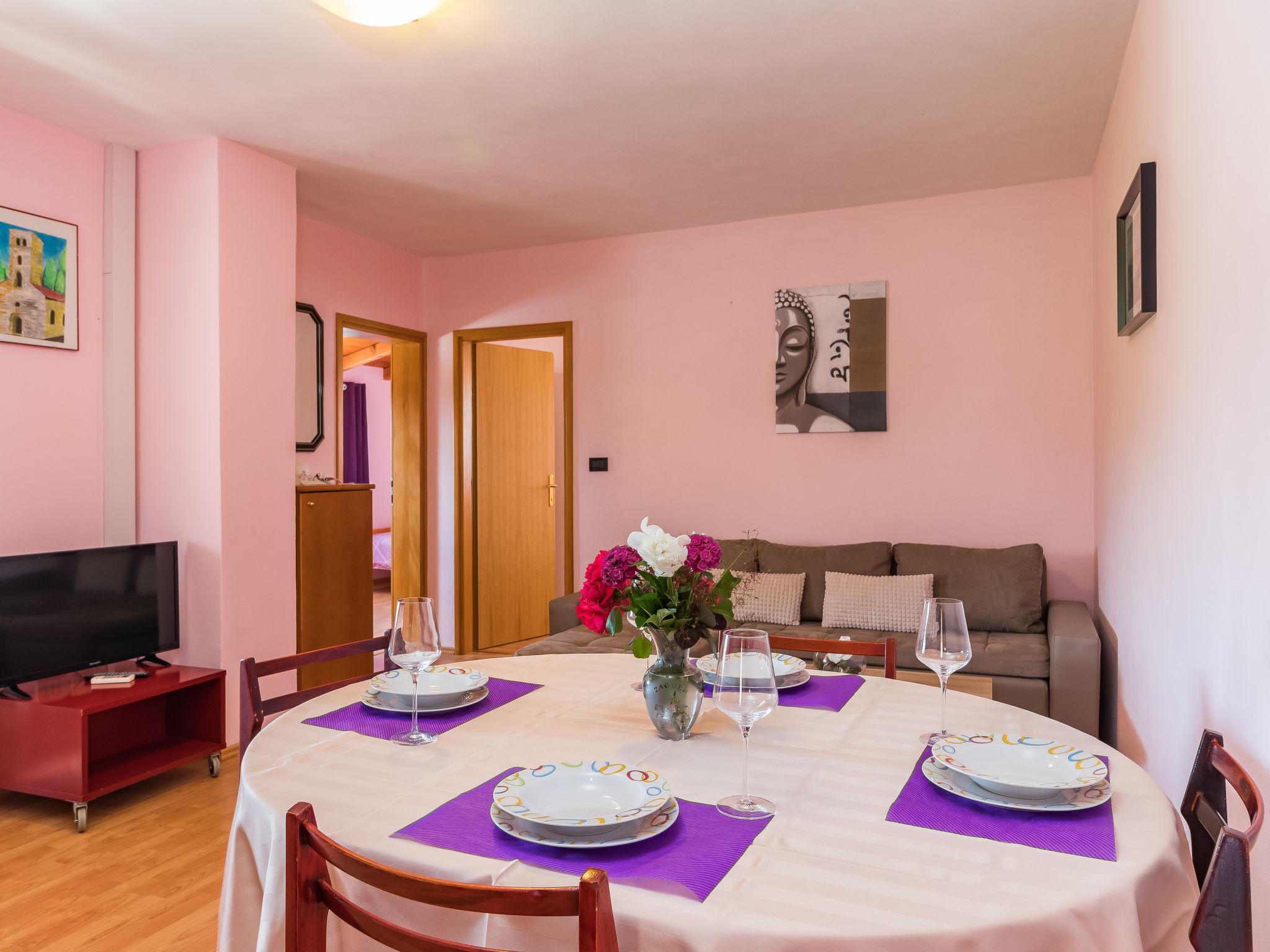 Photo 9 - 2 bedroom Apartment in Poreč with swimming pool and garden