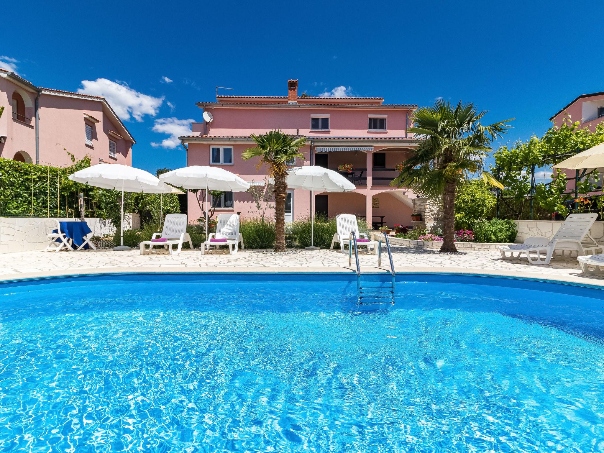 Photo 15 - Appartement en Poreč avec piscine et vues à la mer