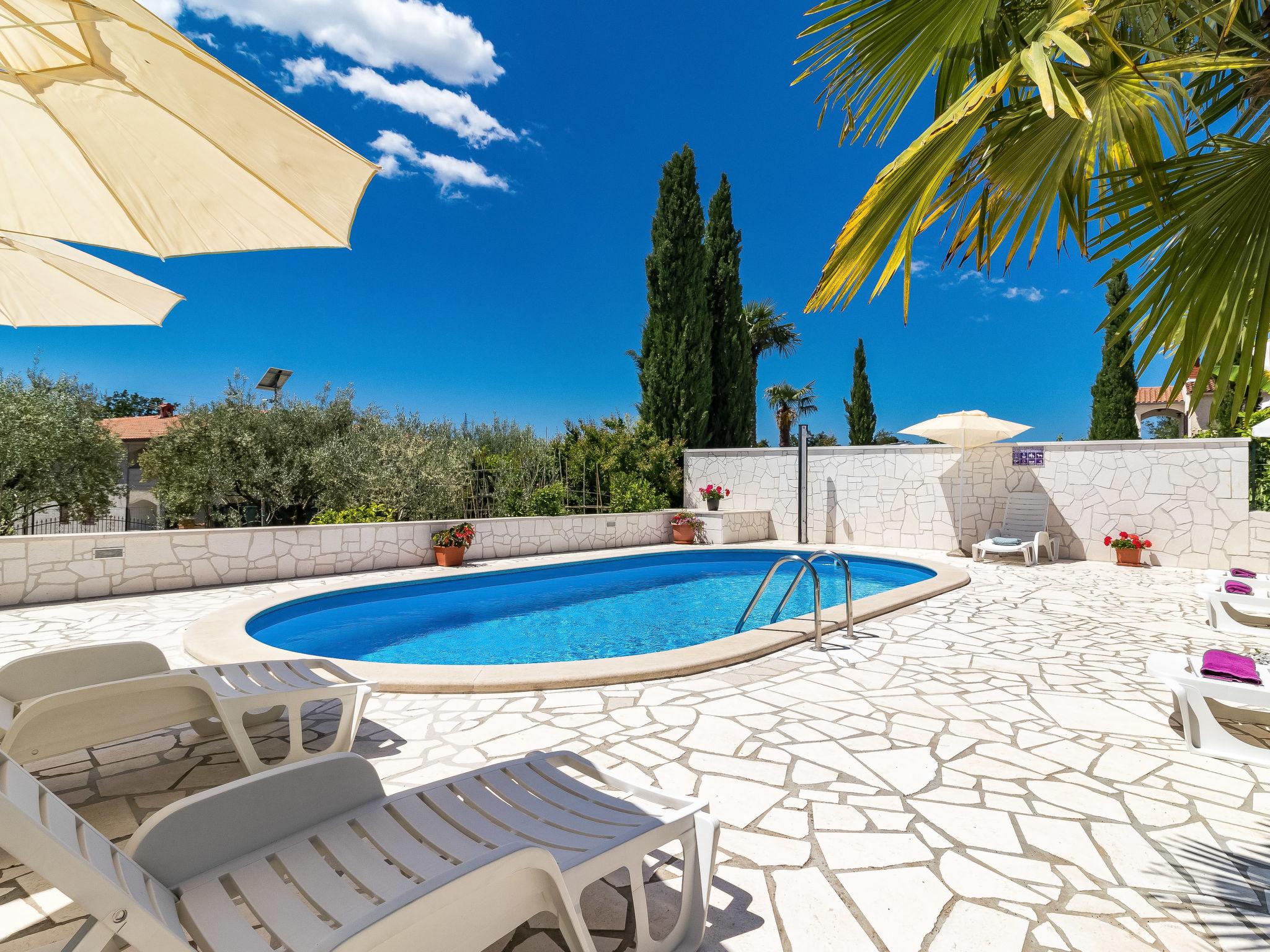 Photo 2 - Appartement en Poreč avec piscine et jardin