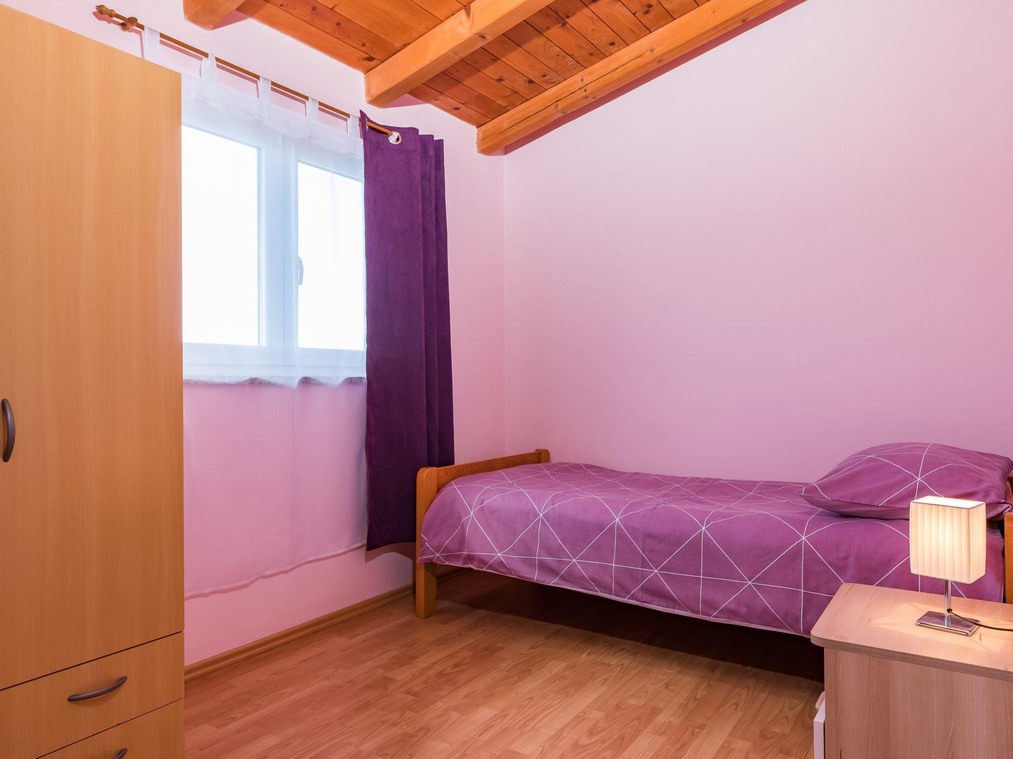 Foto 18 - Appartamento con 2 camere da letto a Poreč con piscina e vista mare