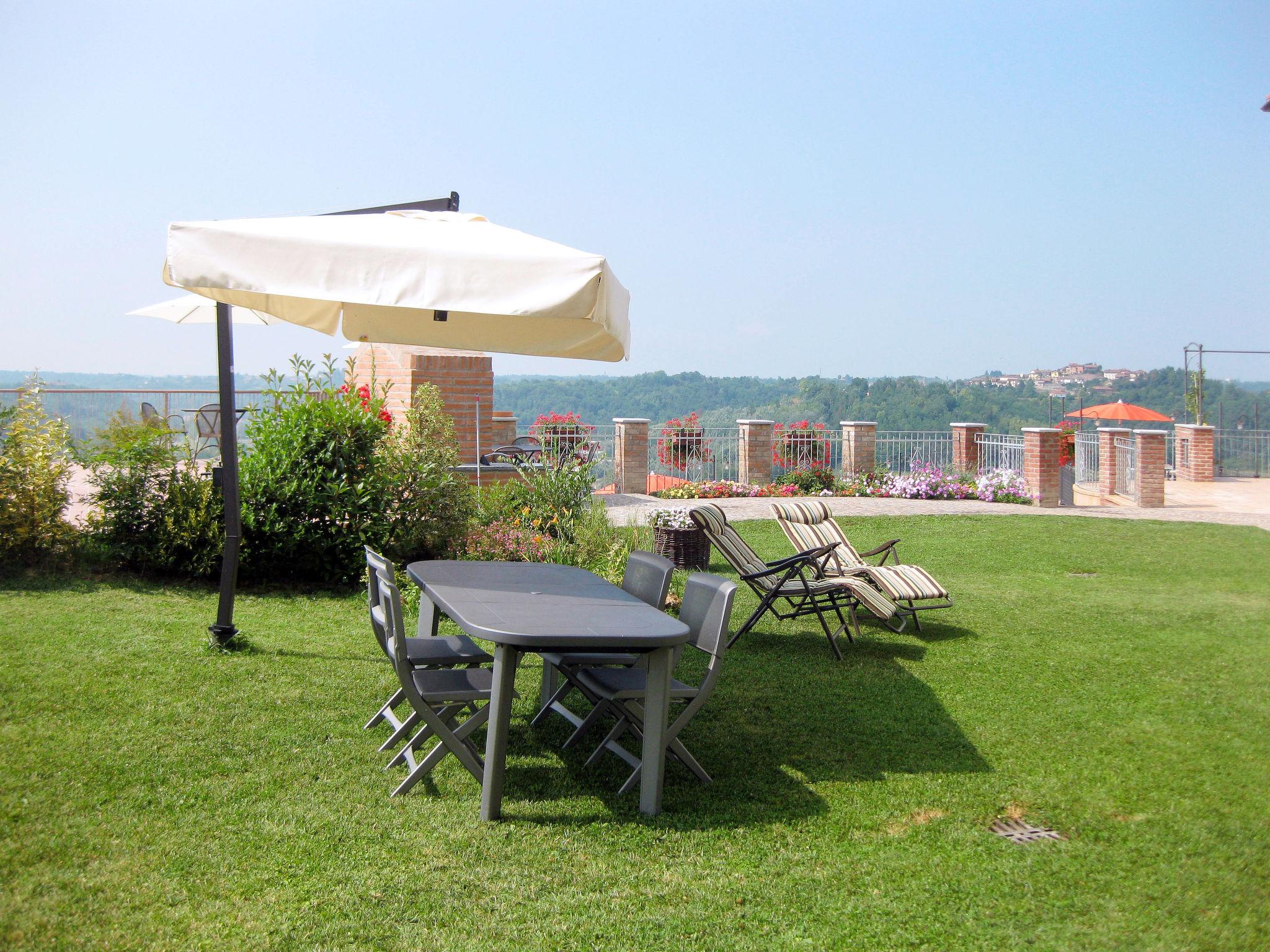Photo 4 - 1 bedroom Apartment in Cossombrato with swimming pool and garden