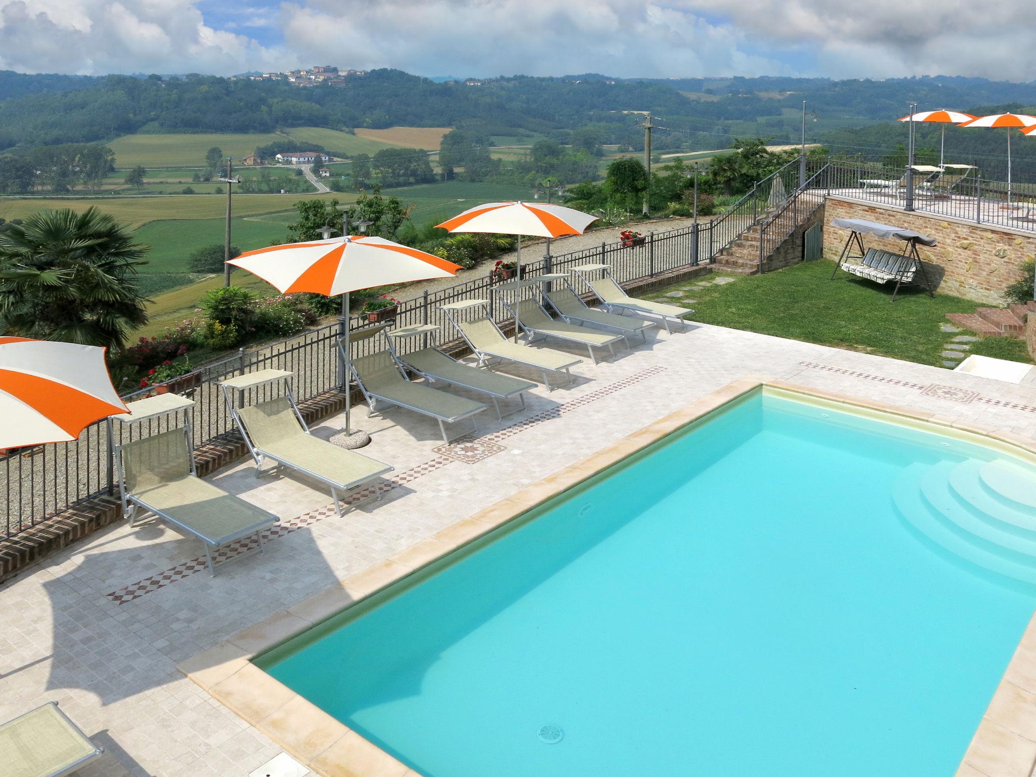 Photo 2 - Appartement de 2 chambres à Cossombrato avec piscine et jardin